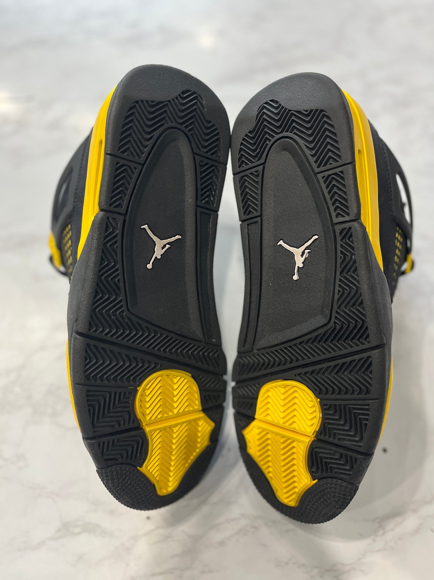Jordan 4 Retro Thunder (2023) PRE-OWNED