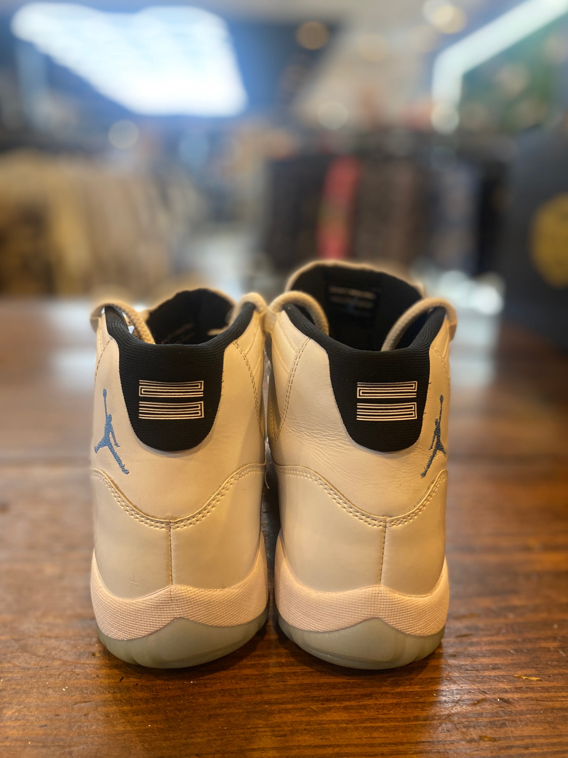 Jordan 11 Retro Legend Blue (2024) PRE-OWNED