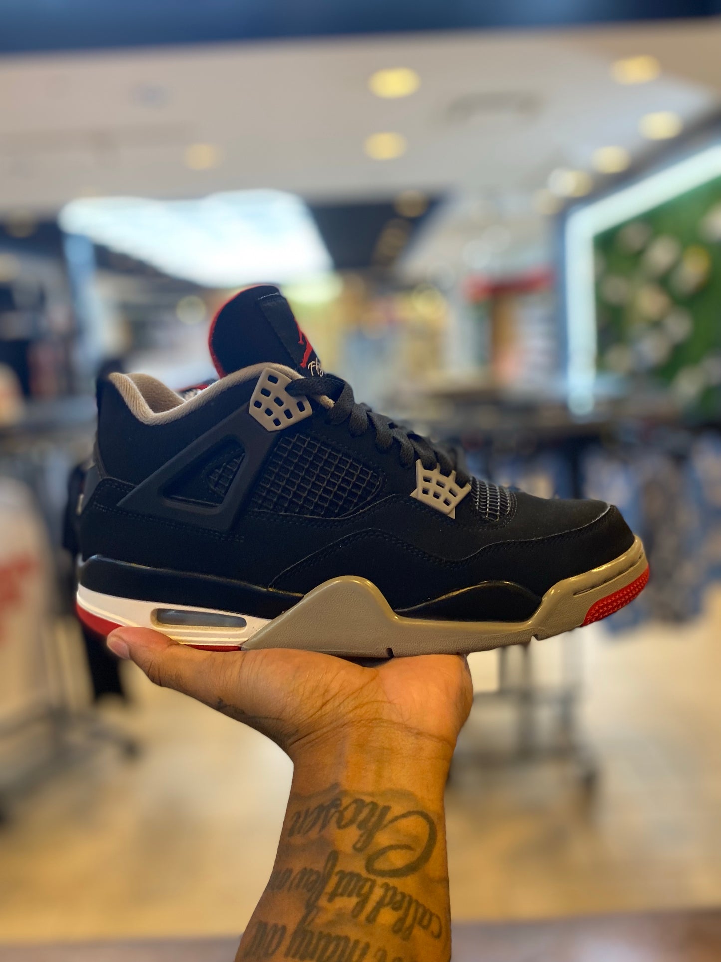 Jordan 4 Retro Bred (2019) PRE-OWNED