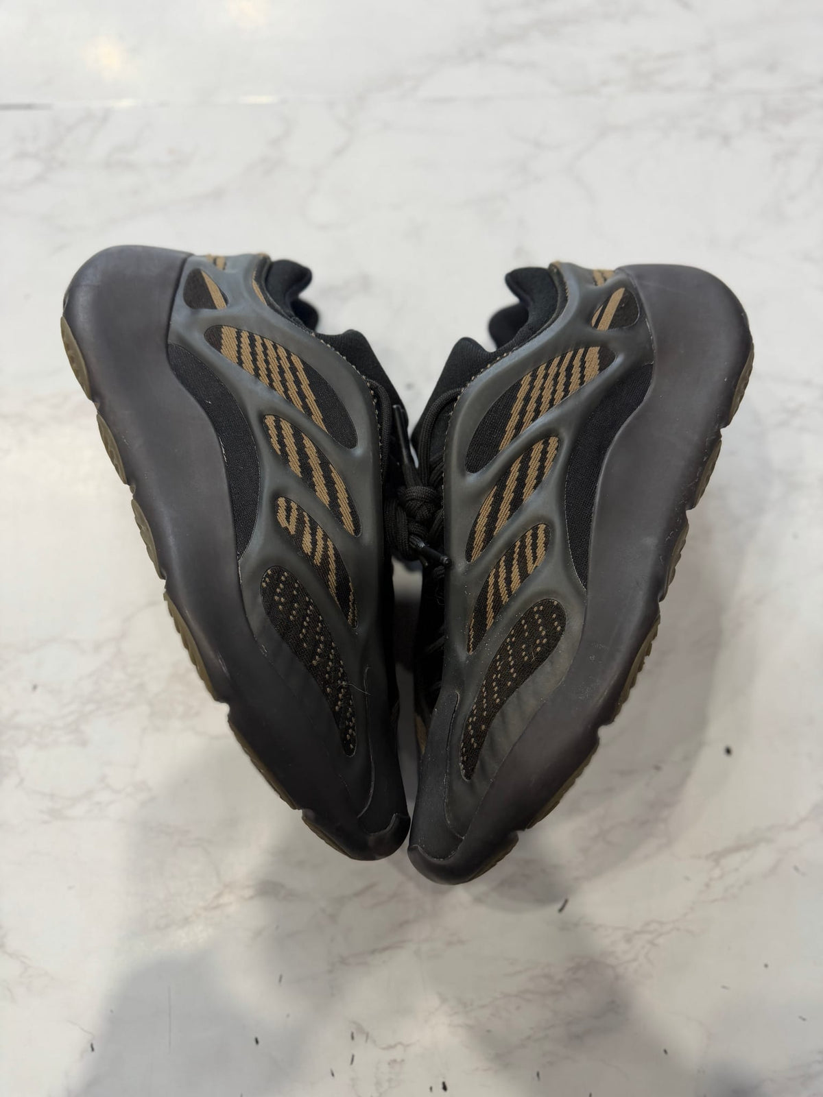 adidas Yeezy 700 V3 Clay Brown PRE-OWNED