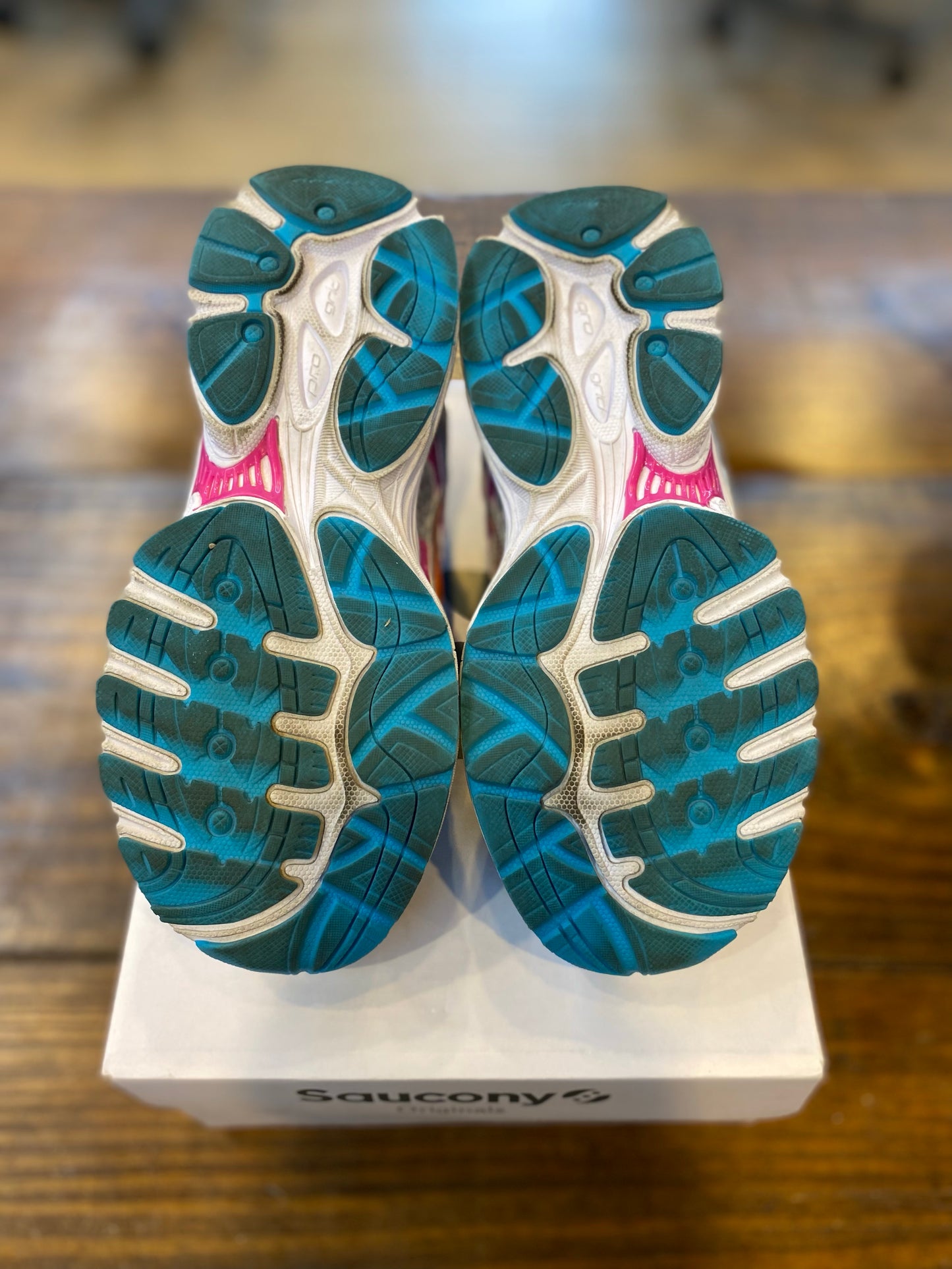 Saucony ProGrid Omni 9 PRE-OWNED