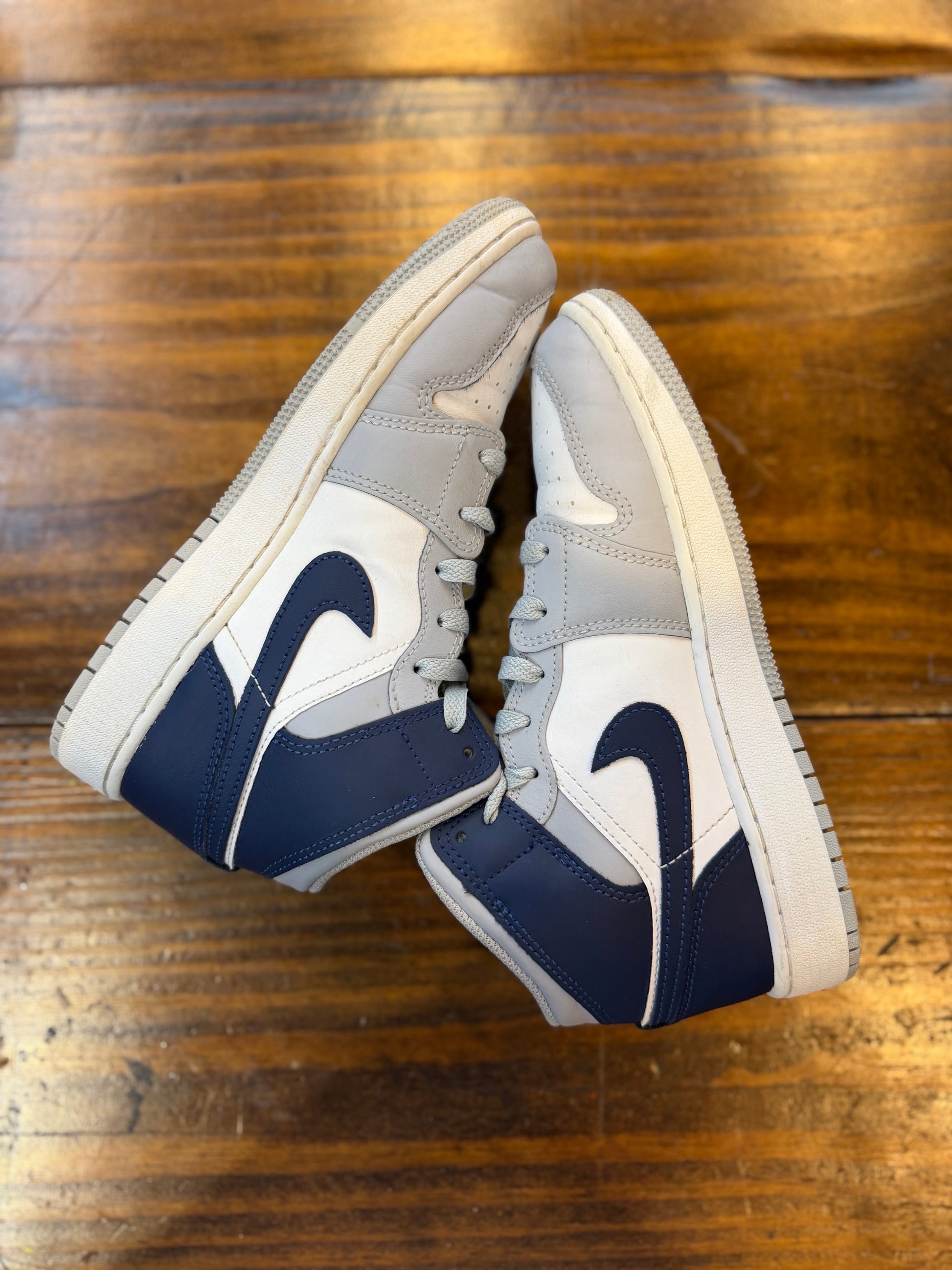 Jordan 1 Mid Wolf Grey Midnight Navy (GS) PRE-OWNED