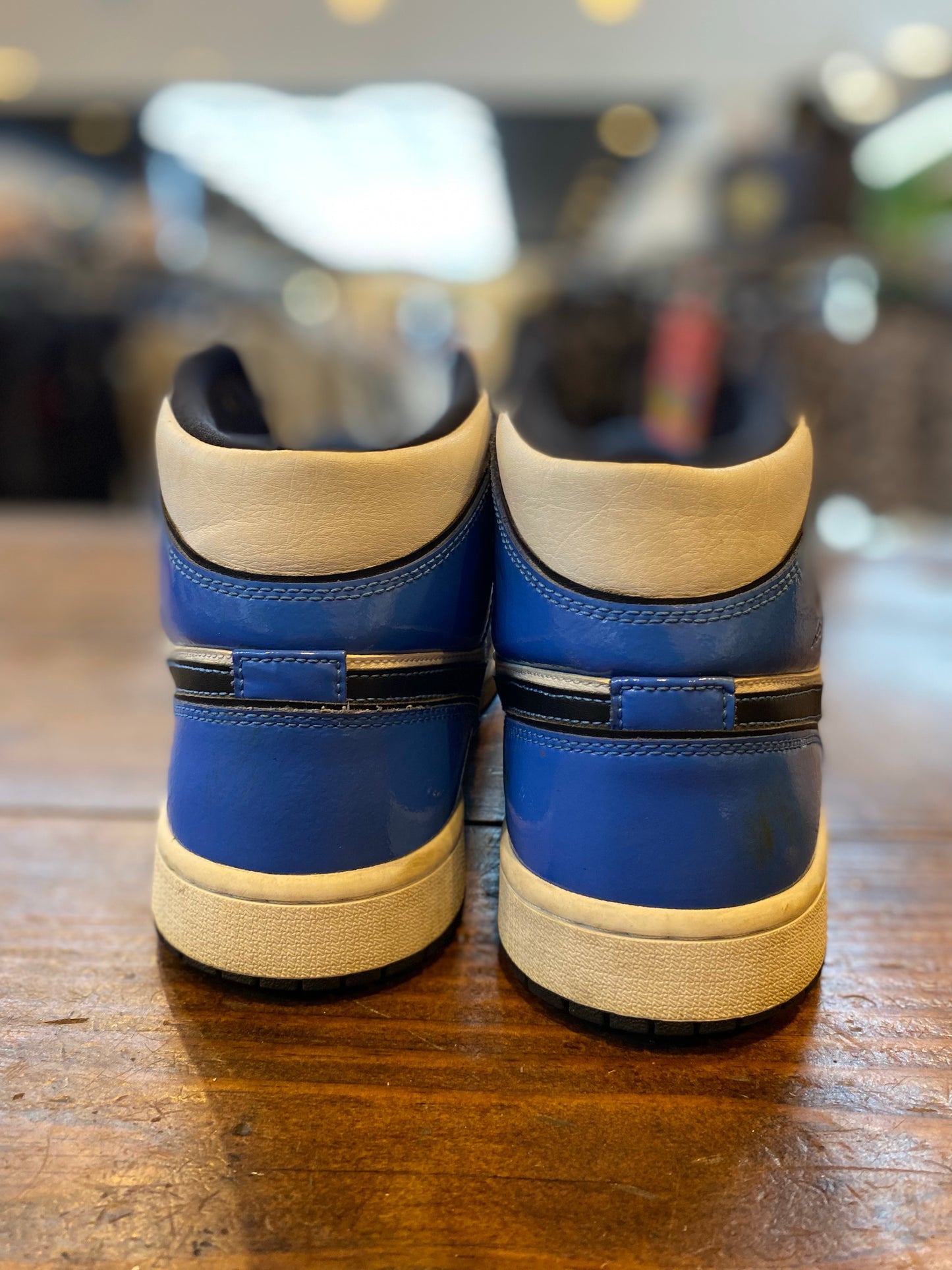 Jordan 1 Mid Signal Blue PRE-OWNED