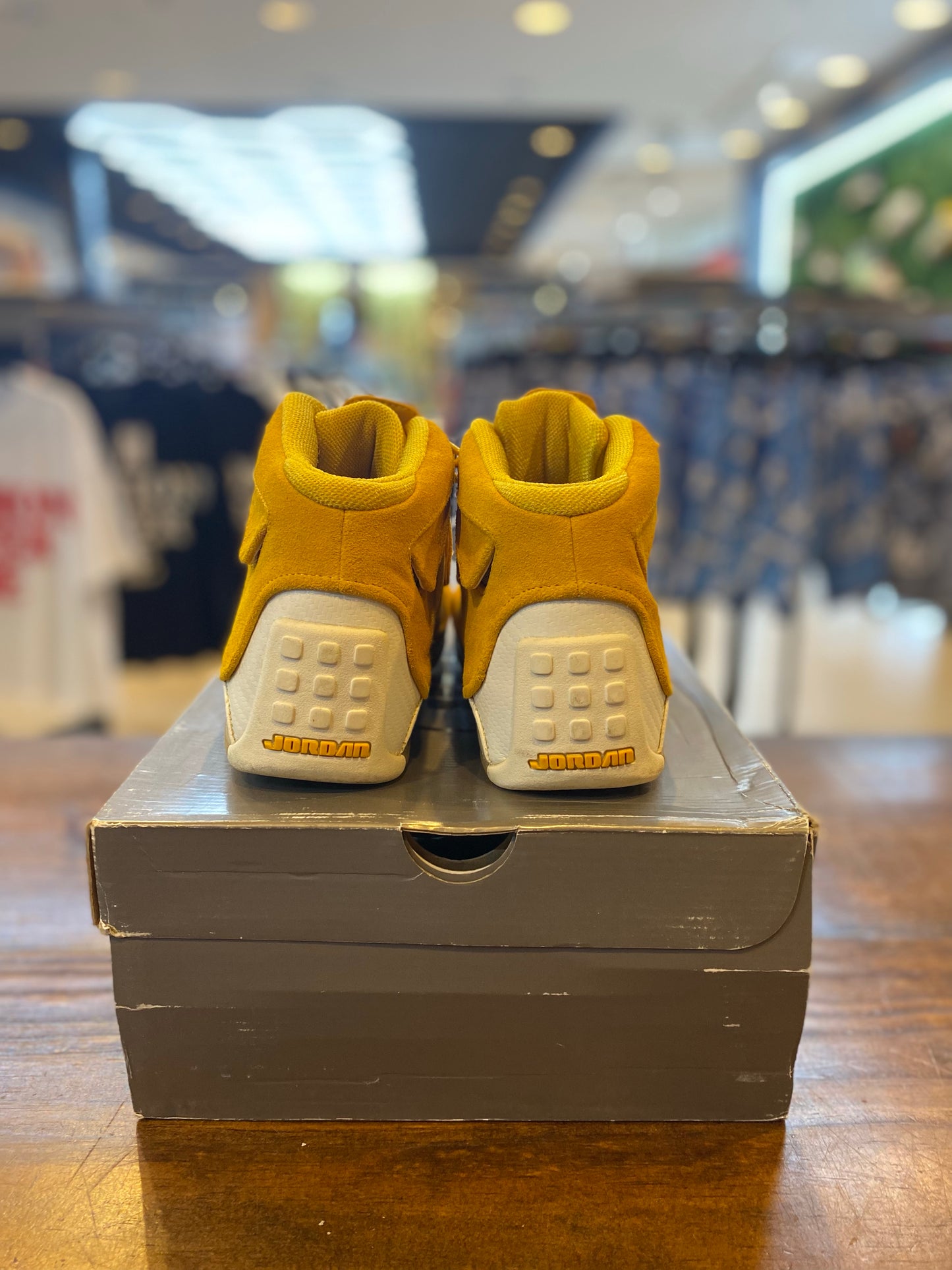 Jordan 18 Retro Yellow Ochre PRE-OWED