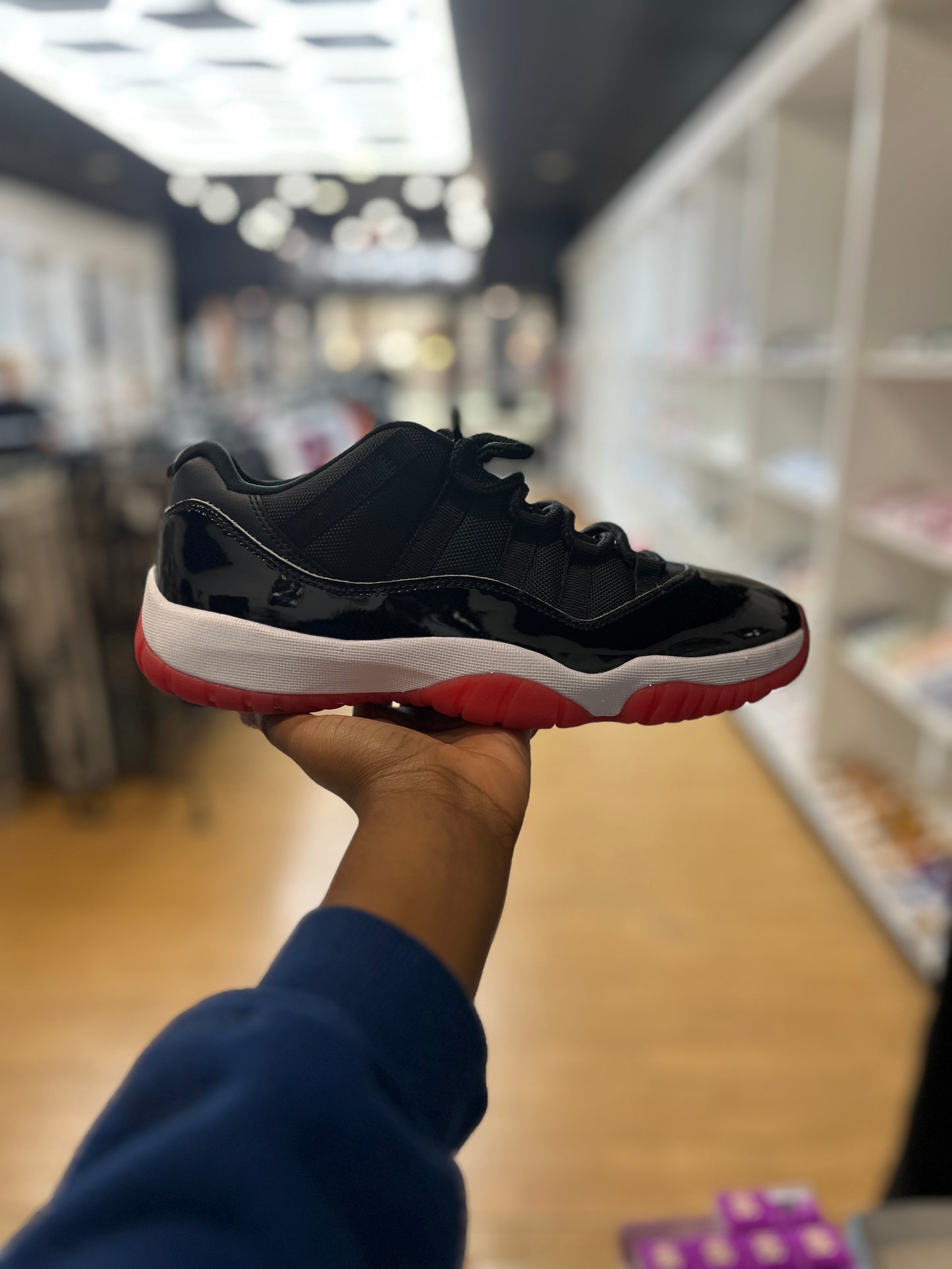Jordan 11 Retro Low Bred (2025) PRE-OWNED