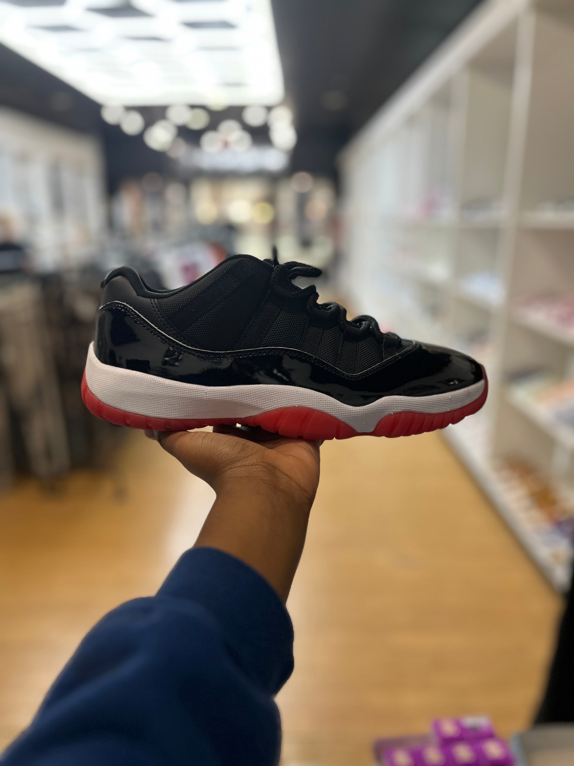 Jordan 11 Retro Low Bred (2025) PRE-OWNED