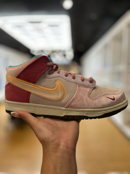 Nike Dunk Mid Social Status Free Lunch Strawberry Milk PRE-OWNED