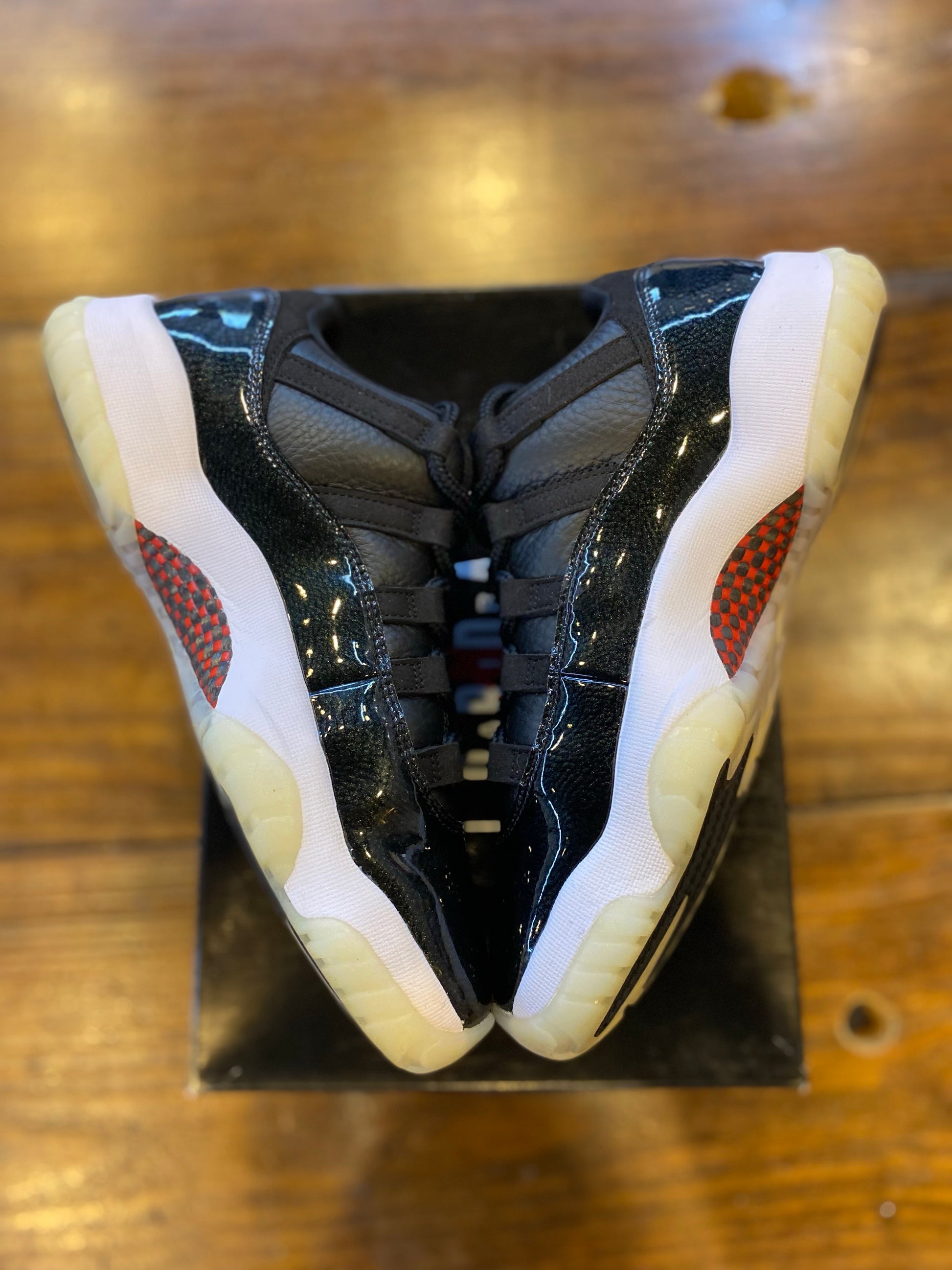 Jordan 11 Retro Low 72-10 PRE-OWNED