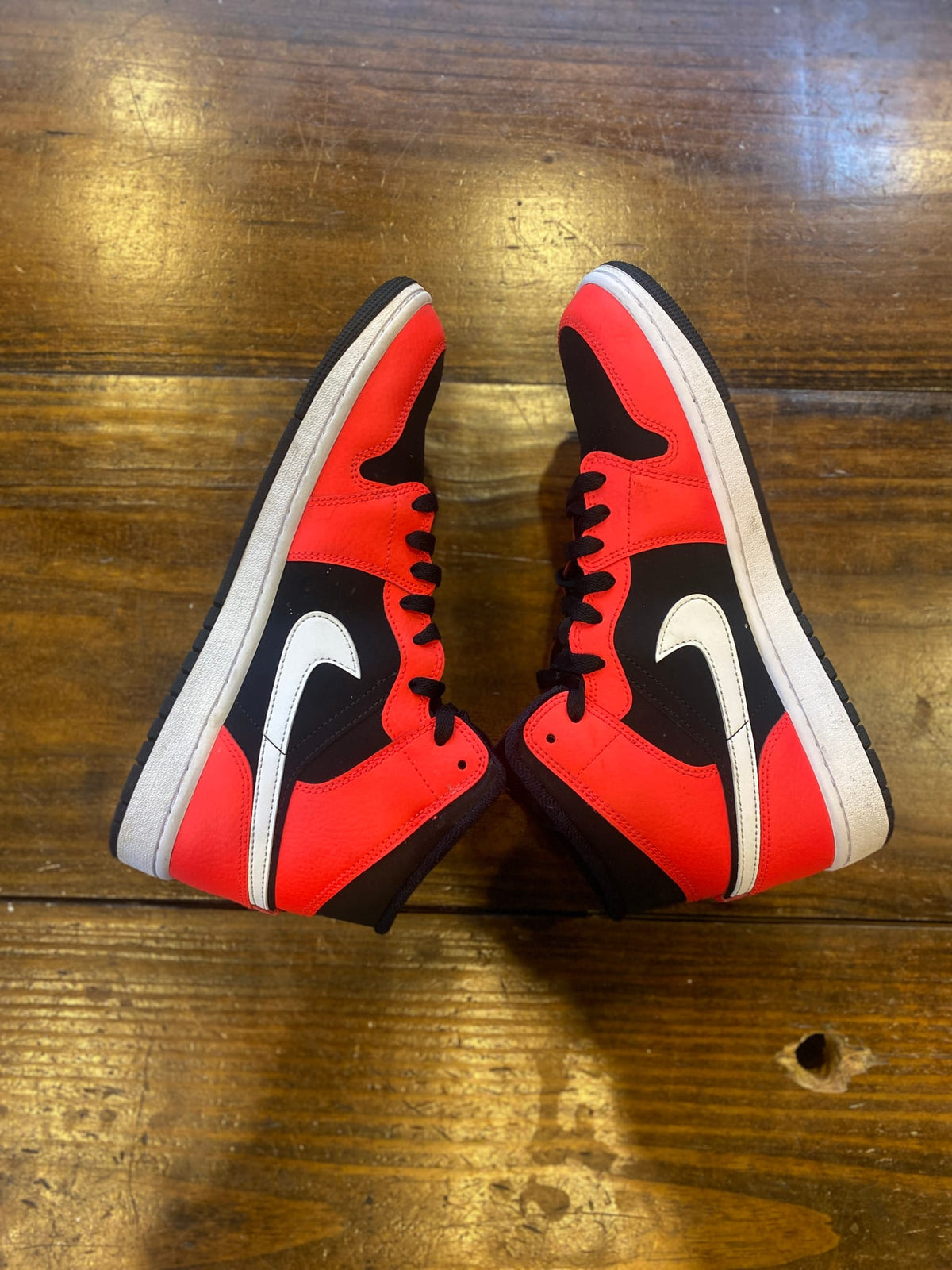 Jordan 1 Mid Infrared 23 PRE-OWNED