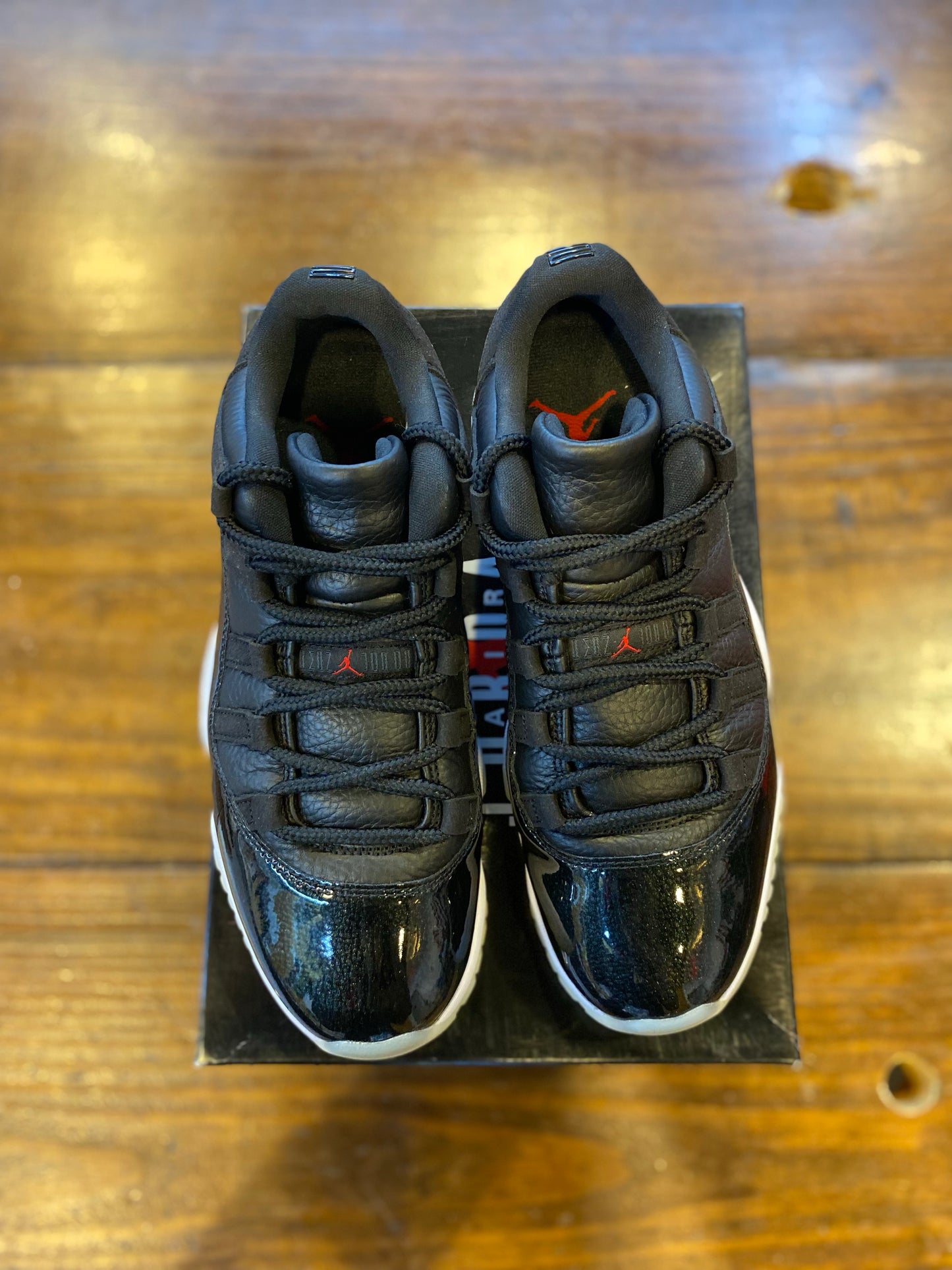 Jordan 11 Retro Low 72-10 PRE-OWNED