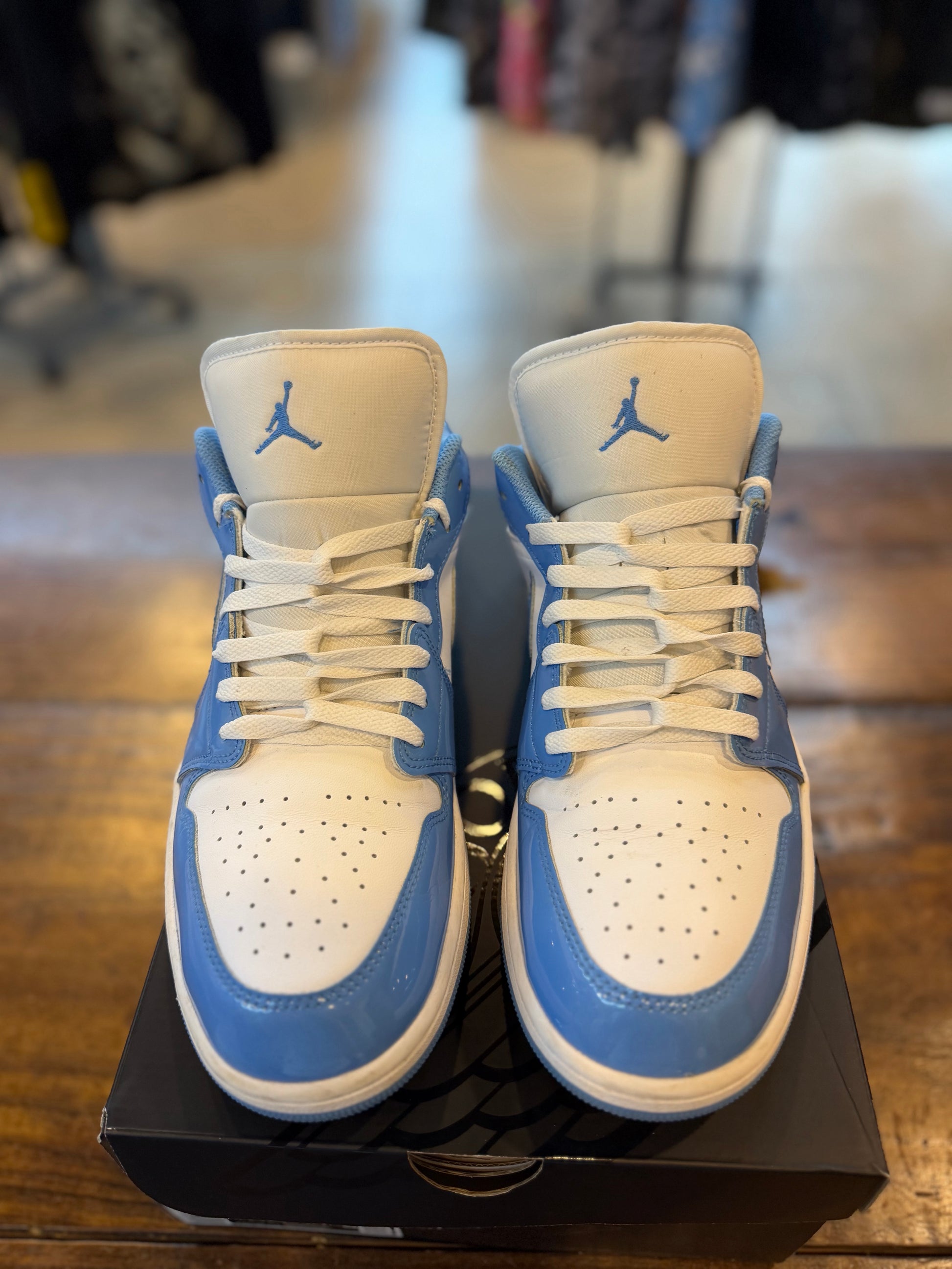 Jordan 1 Low SE White Legend Blue PRE-OWNED