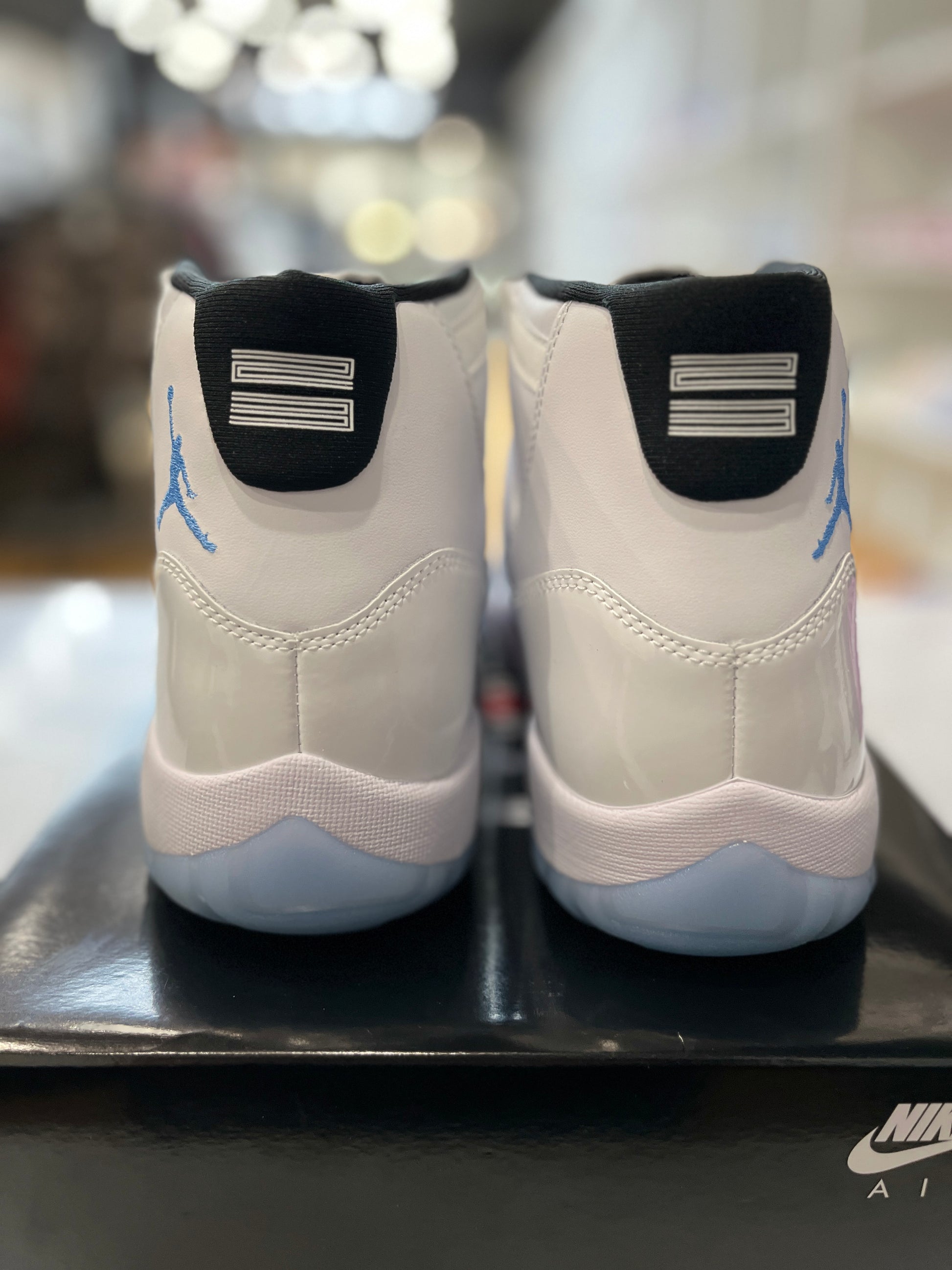 Jordan 11 Retro Legend Blue (2024) PRE-OWNED