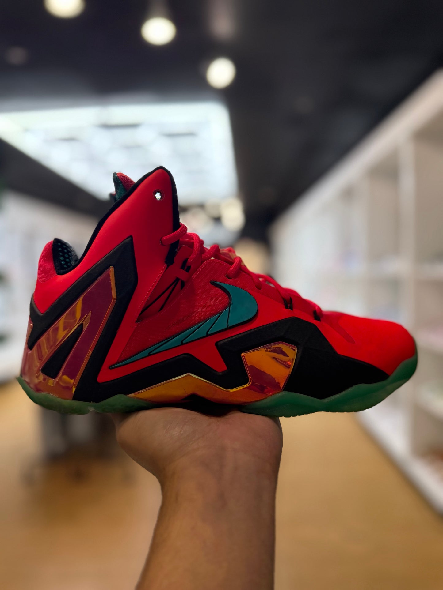Nike LeBron 11 Elite Hero PRE-OWNED
