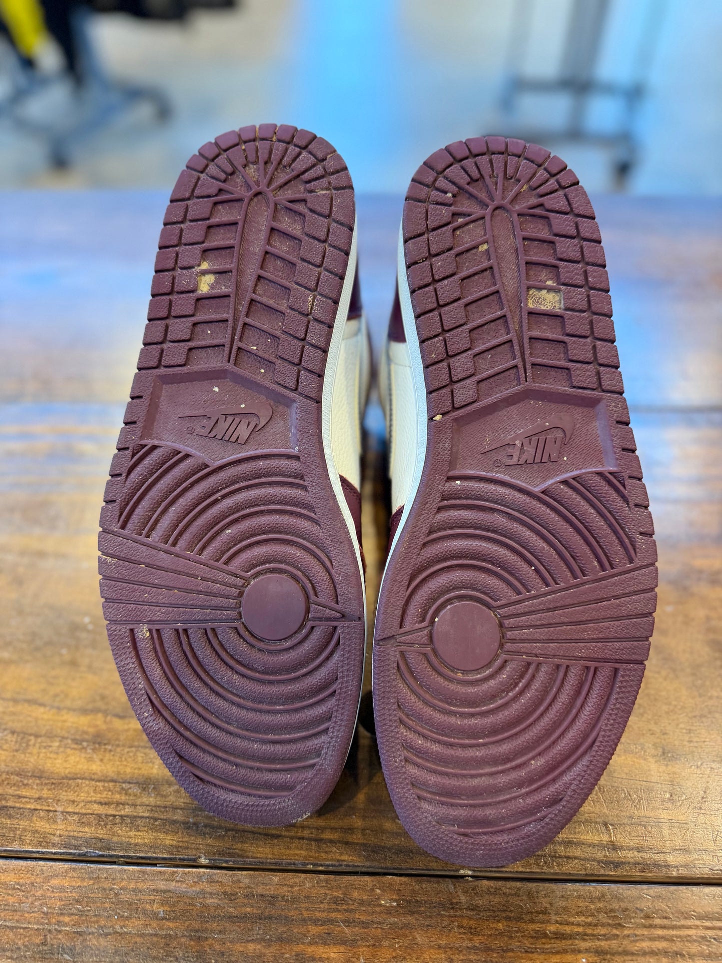Jordan 1 Retro High OG Bordeaux PRE-OWNED