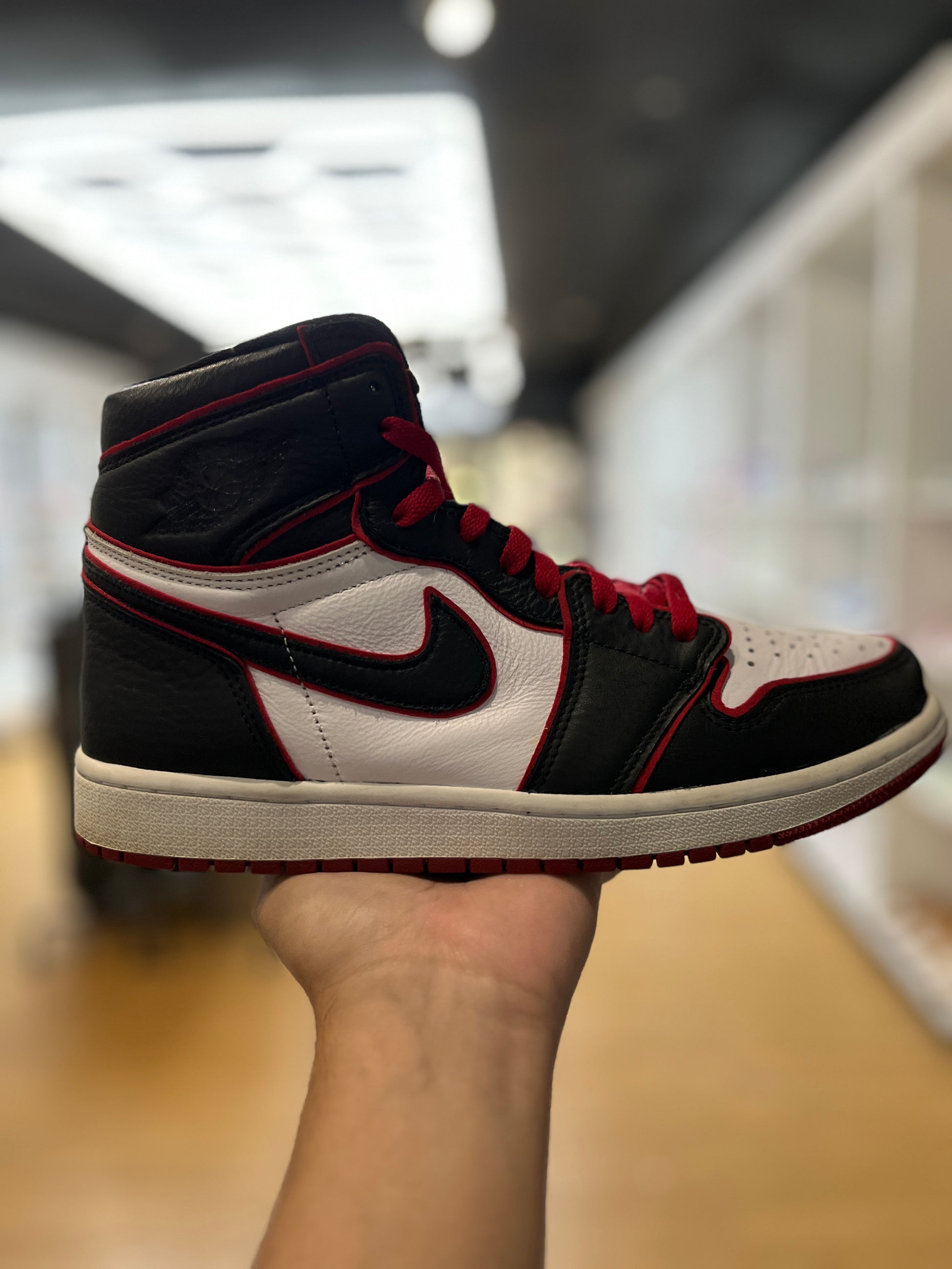 Jordan 1 Retro High Bloodline PRE-OWNED