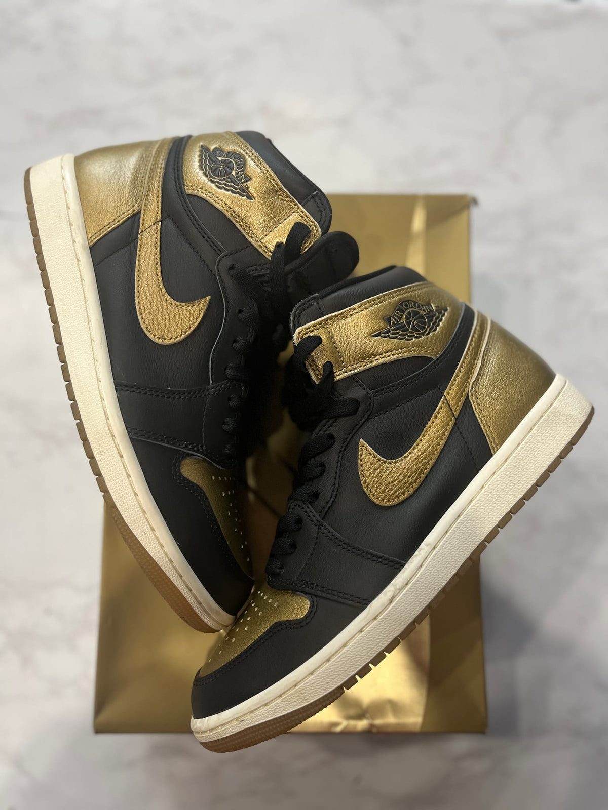 Jordan 1 Retro High OG Black Metallic Gold PRE-OWNED