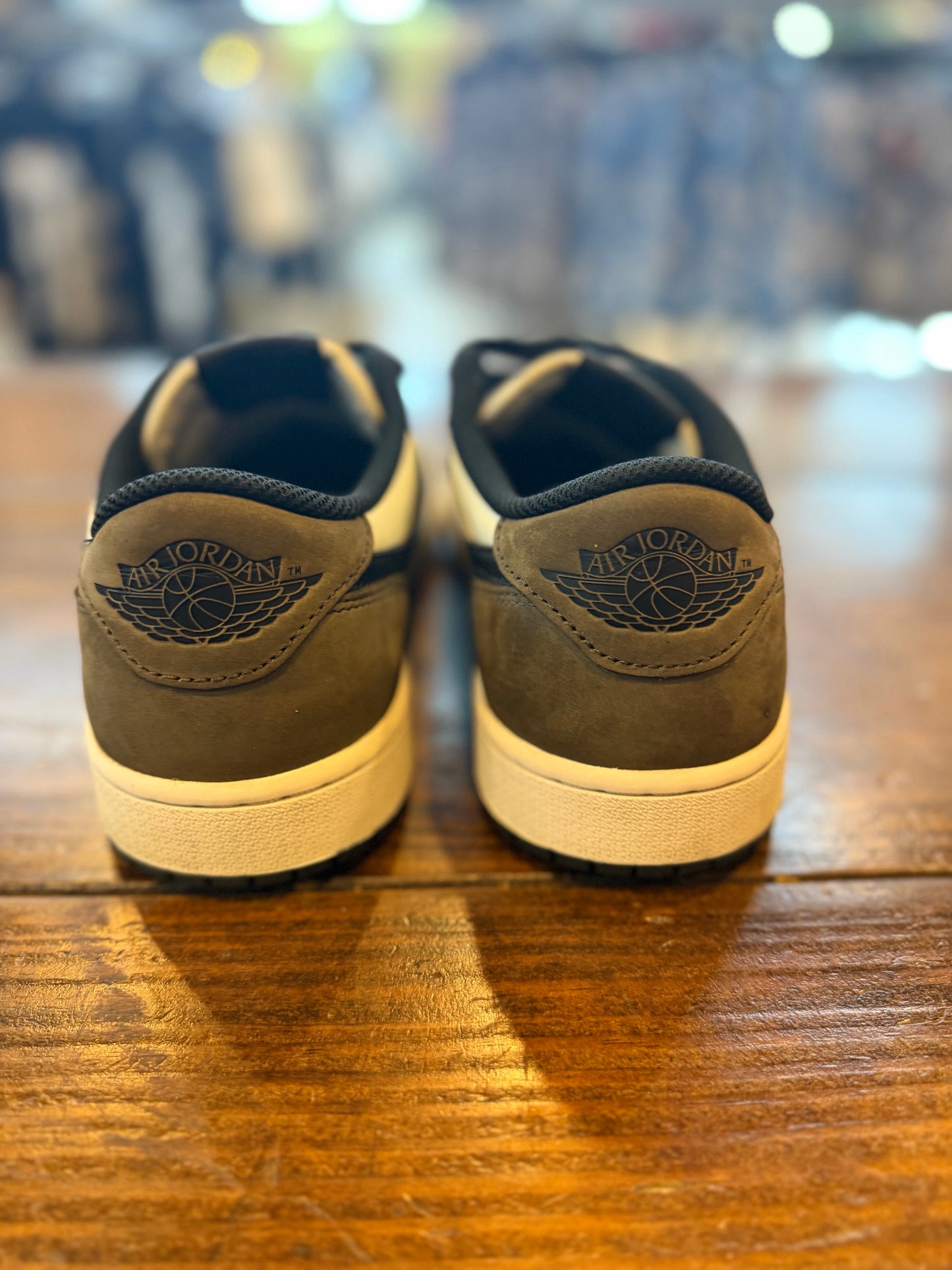 Jordan 1 Retro Low OG Mocha PRE-OWNED