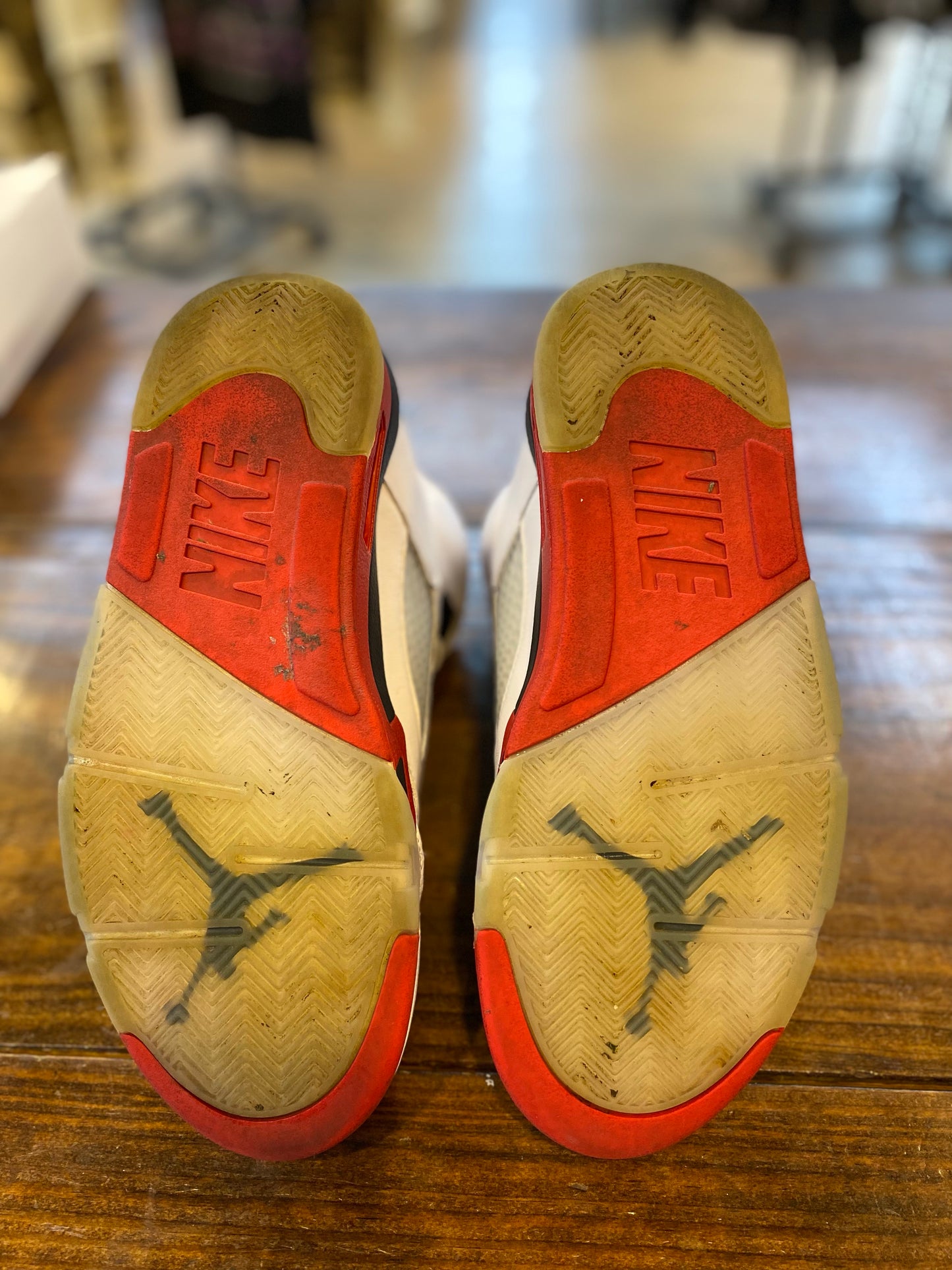 Jordan 5 Retro Fire Red Black Tongue (2025) PRE-OWNED