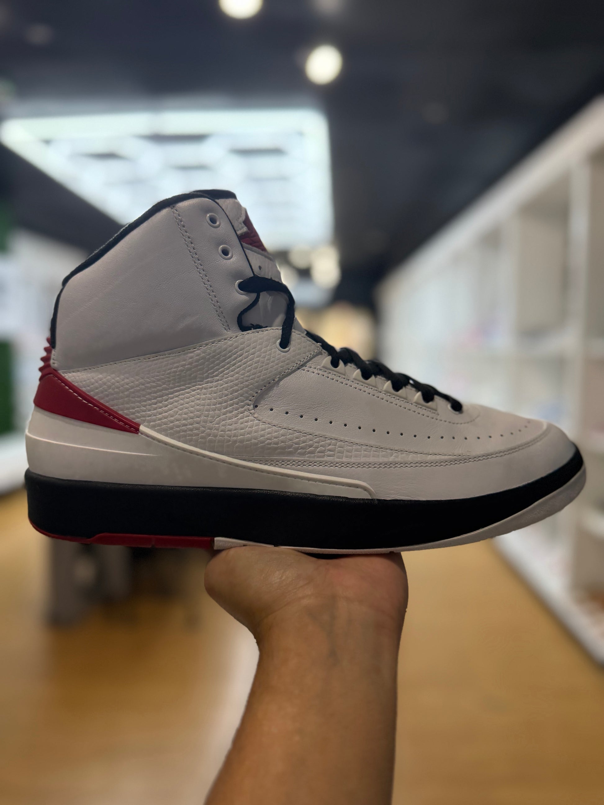 Jordan 2 Retro OG Chicago (2022) PRE-OWNED