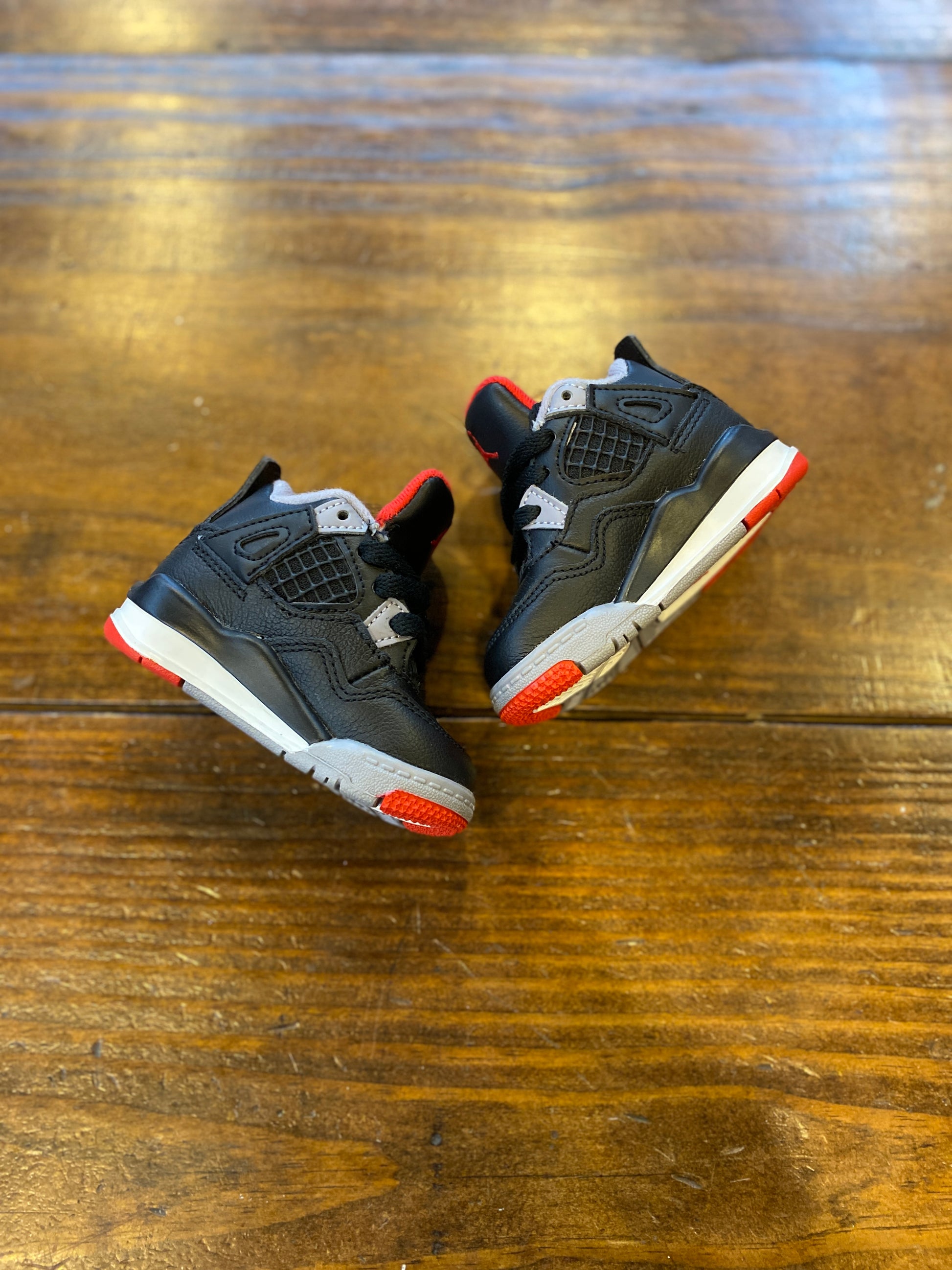 Jordan 4 Retro Bred Reimagined (TD) - PRE-OWNED