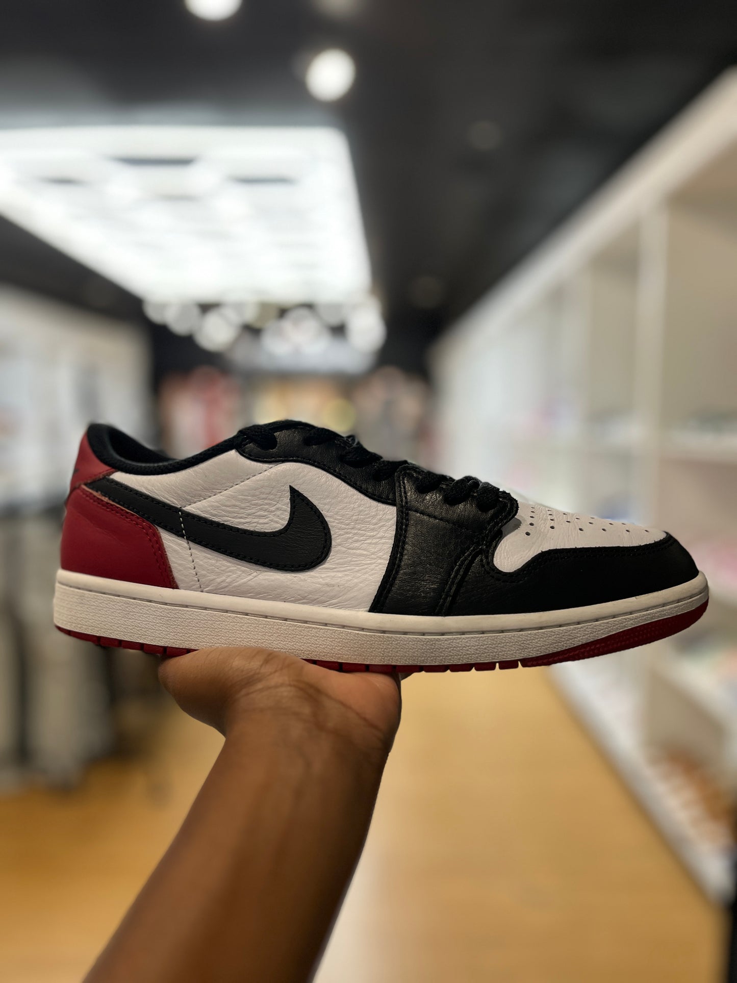 Jordan 1 Retro Low OG Black Toe (2023) PRE-OWNED