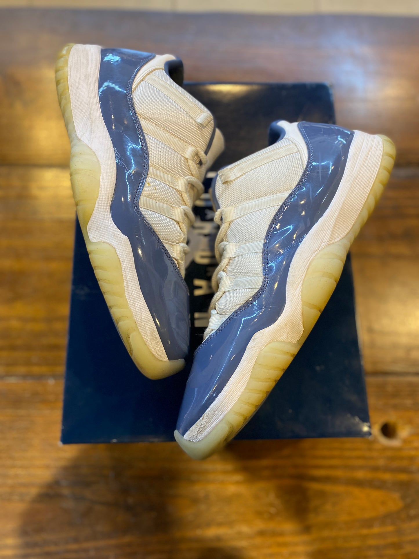 Jordan 11 Retro Low Diffused Blue - PRE-OWNED
