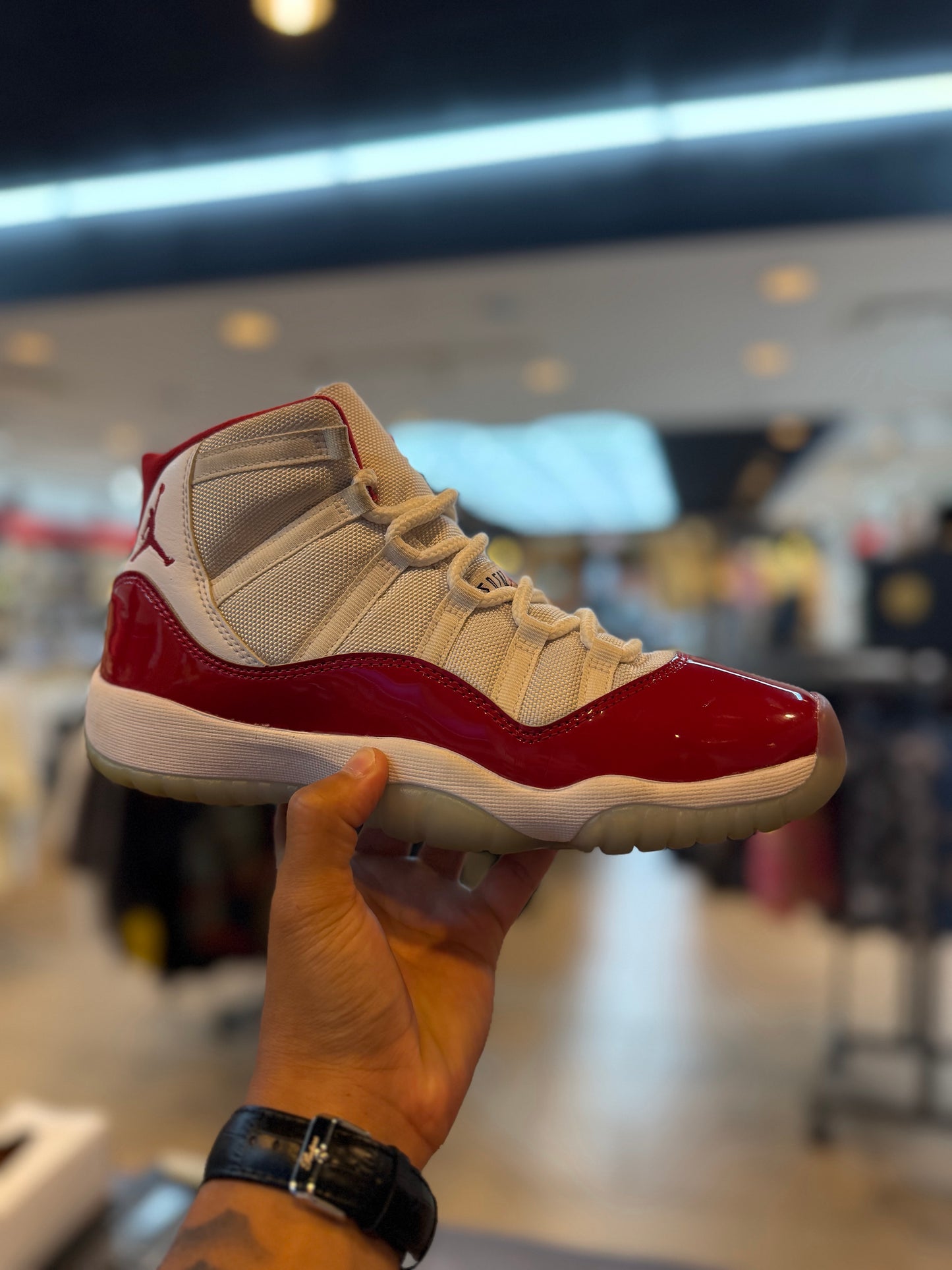 Jordan 11 Retro Cherry (2022) (GS) PRE-OWNED