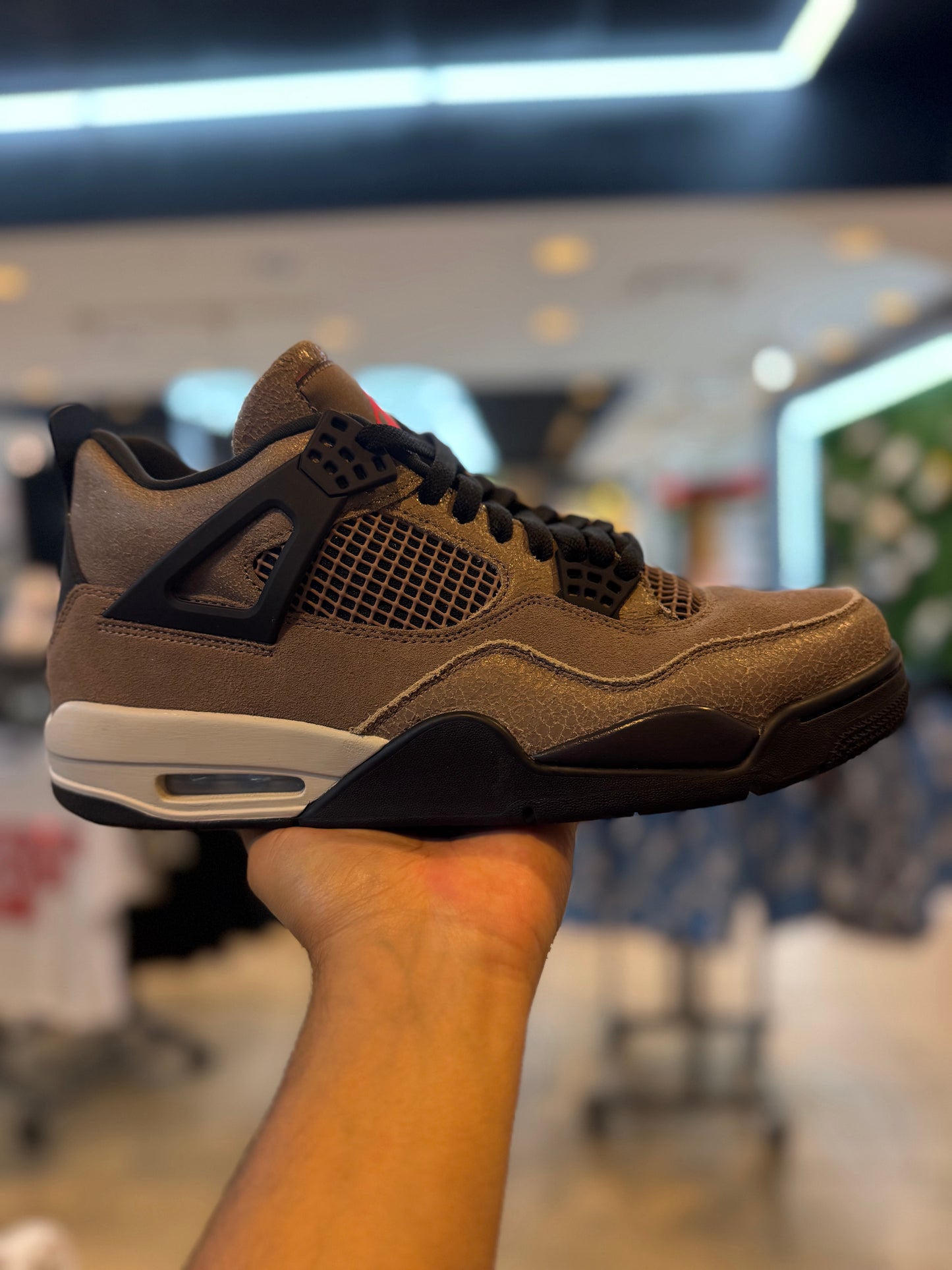 Jordan 4 Retro Taupe Haze PRE-OWNED