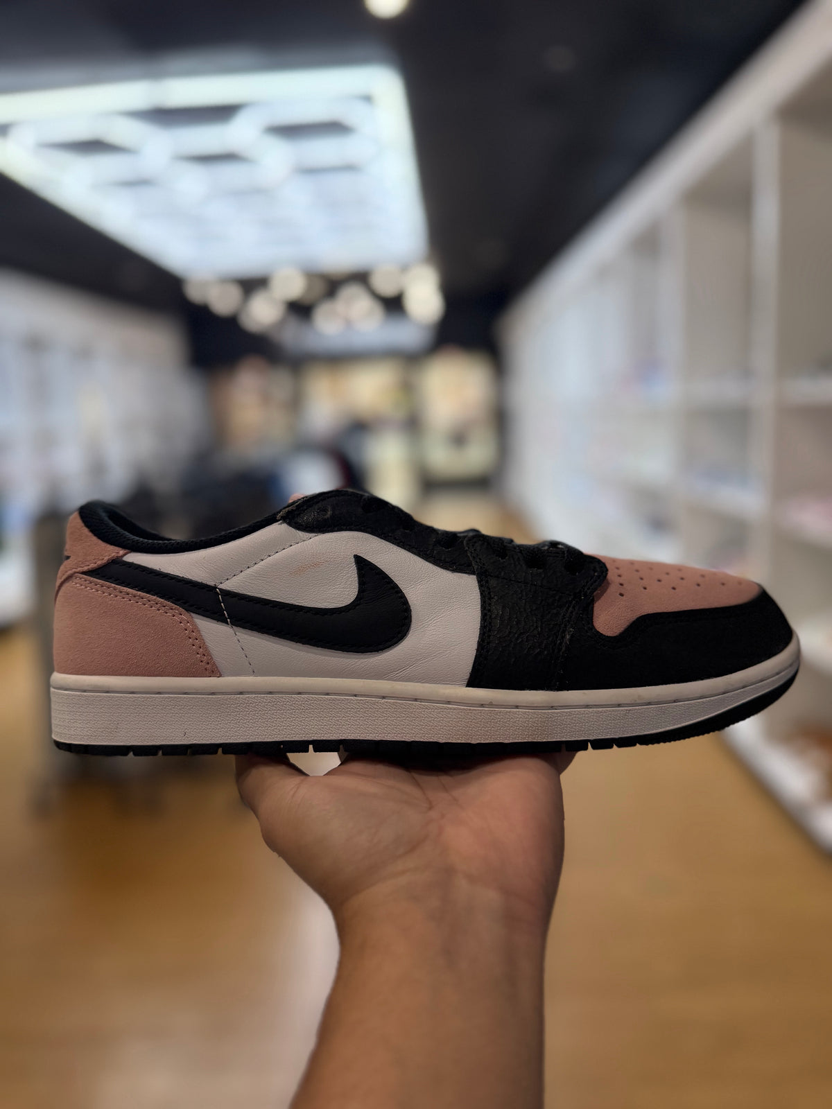 Jordan 1 Low OG Bleached Coral PRE-OWNED