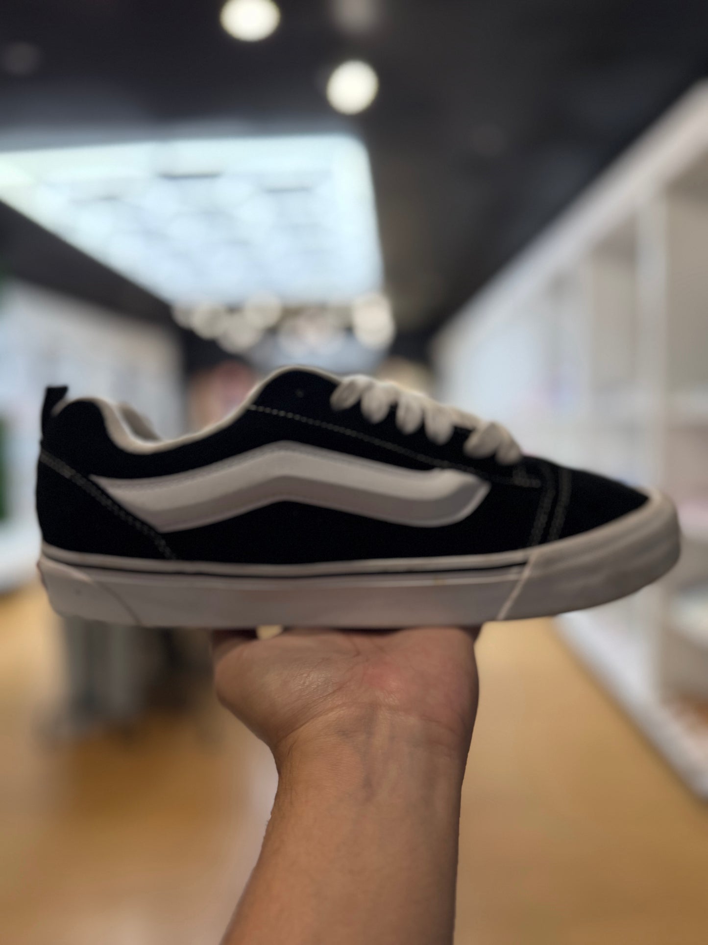 Vans Knu Skool Black White PRE-OWNED