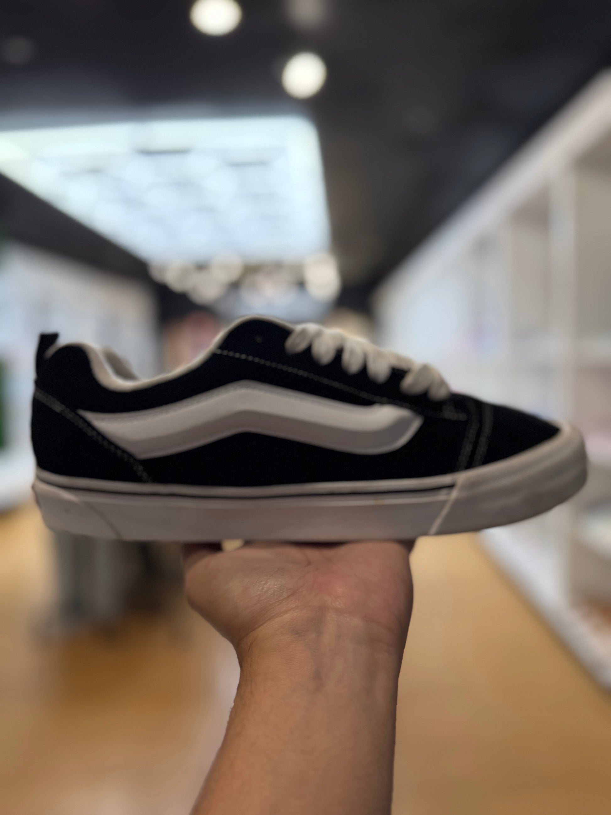 Vans Knu Skool Black White PRE-OWNED