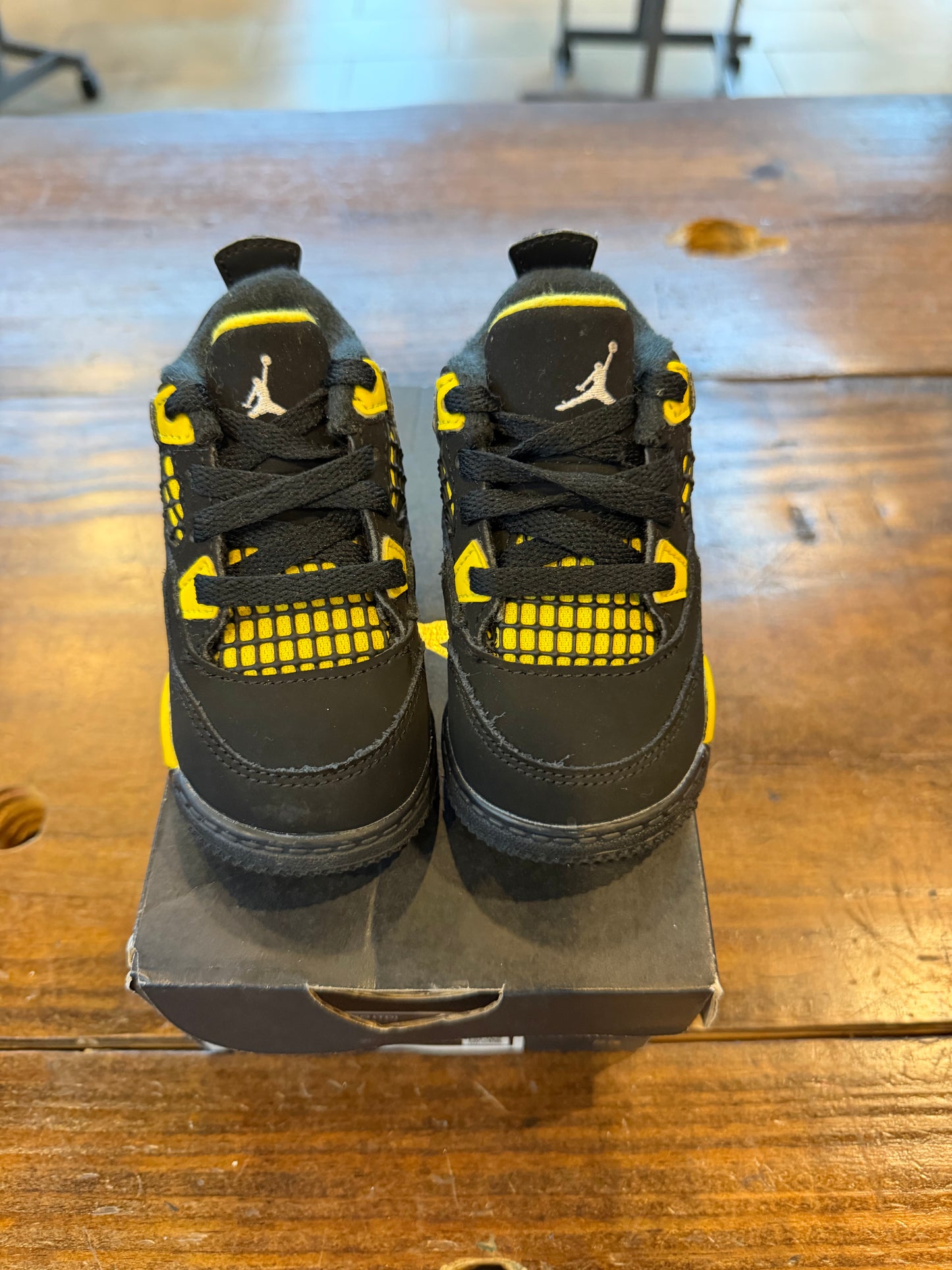 Jordan 4 Retro Thunder (2023) (TD) PRE-OWNED
