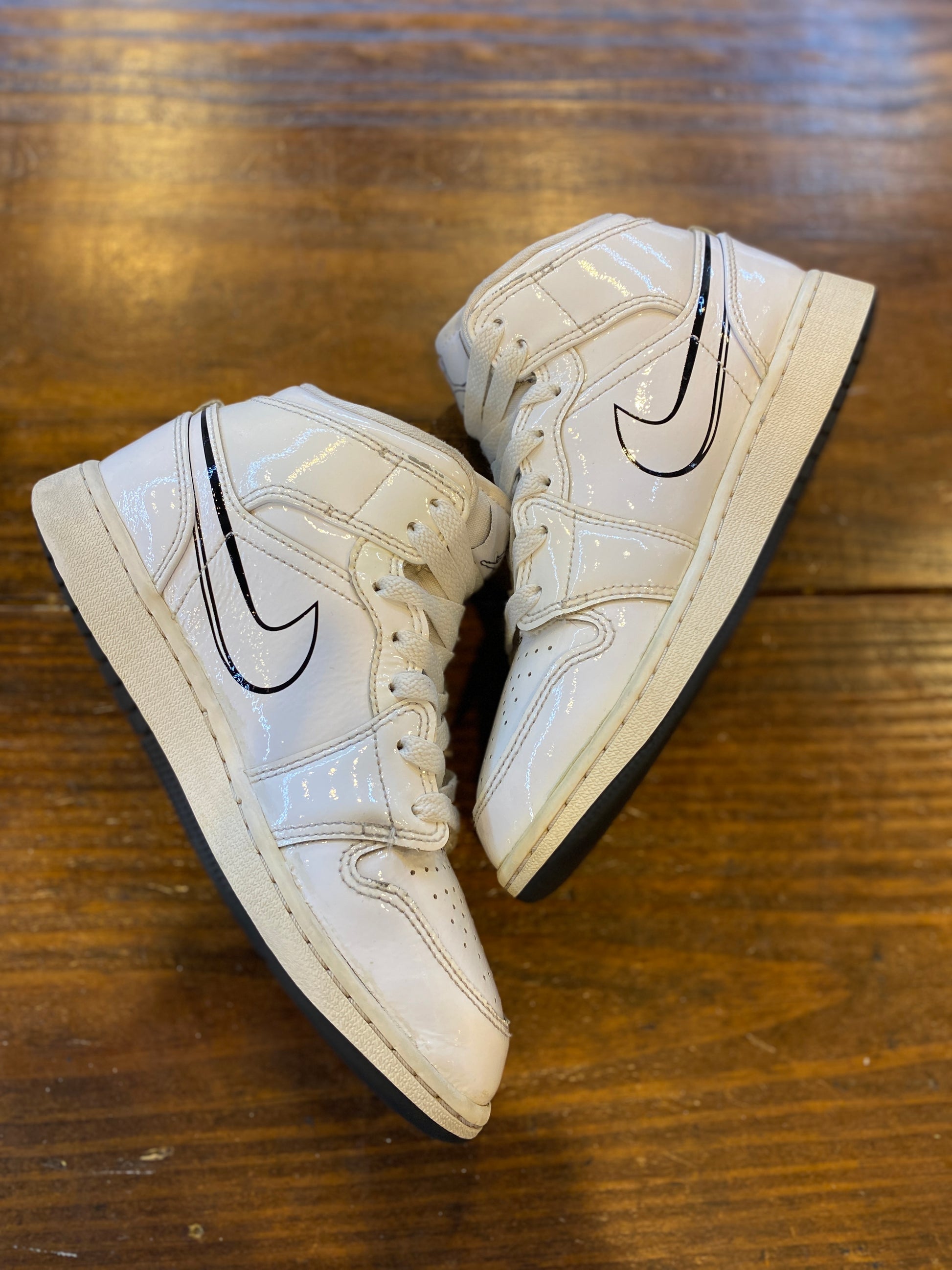 Jordan 1 Mid Schematic (GS) PRE-OWNED