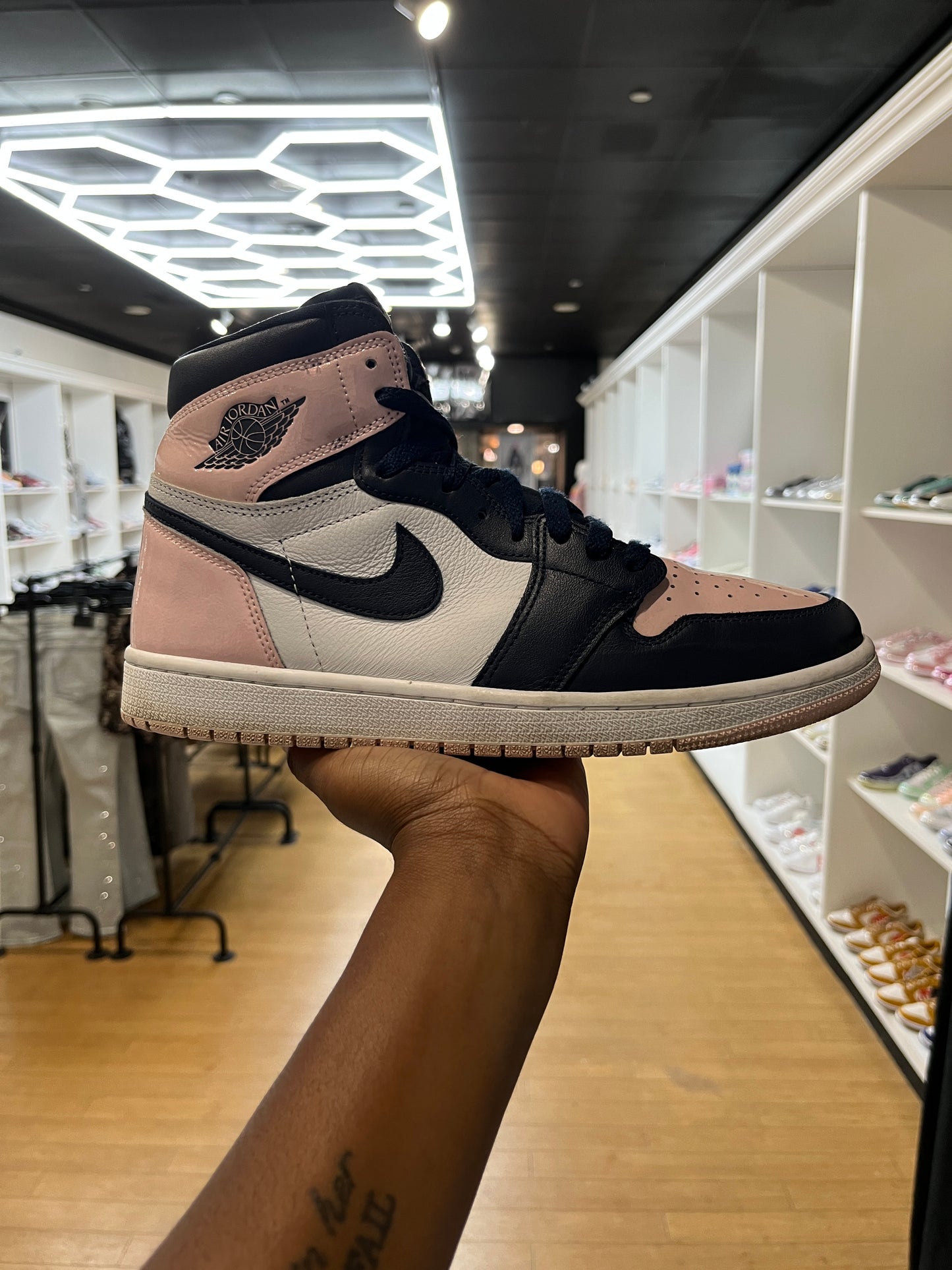 Jordan 1 Retro High OG Atmosphere (Women's) PRE-OWNED