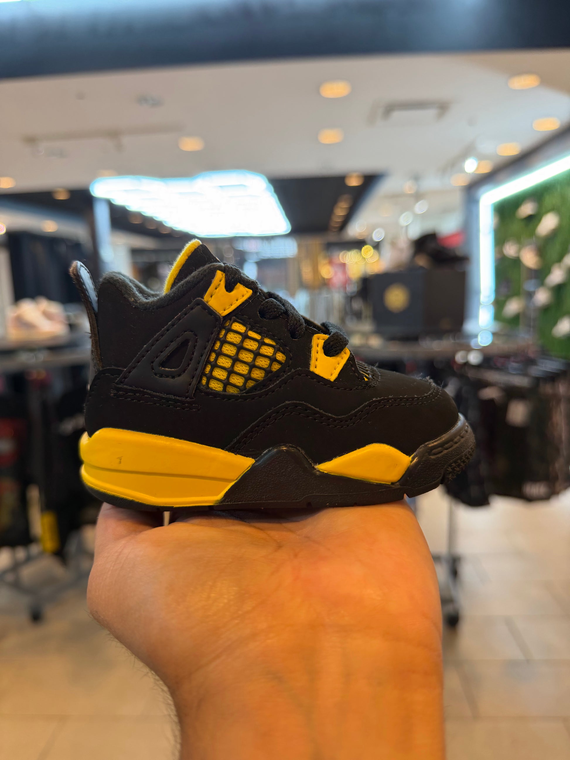 Jordan 4 Retro Thunder (2023) (TD) PRE-OWNED