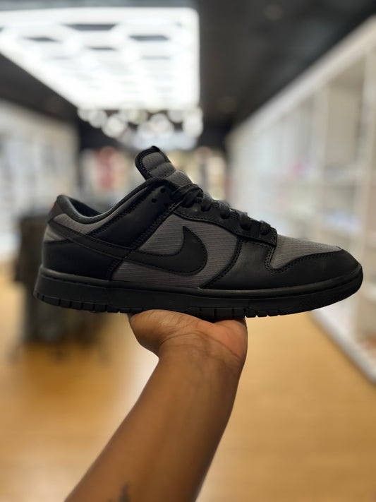 Nike Dunk Low Retro SE Off Noir Smoke Grey PRE-OWNED.