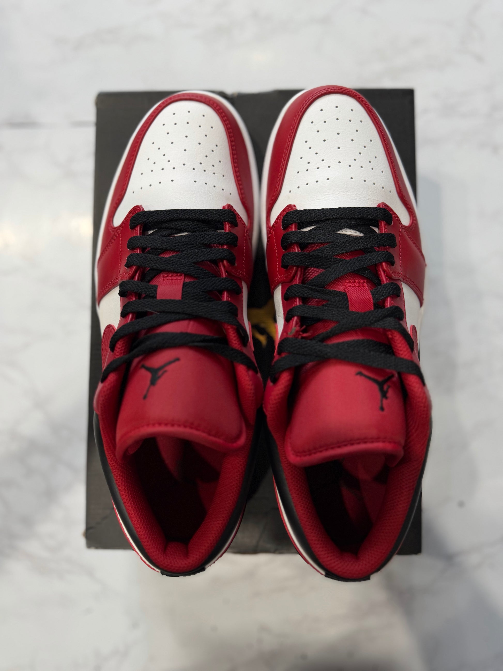 Jordan 1 Low Bulls PRE-OWNED