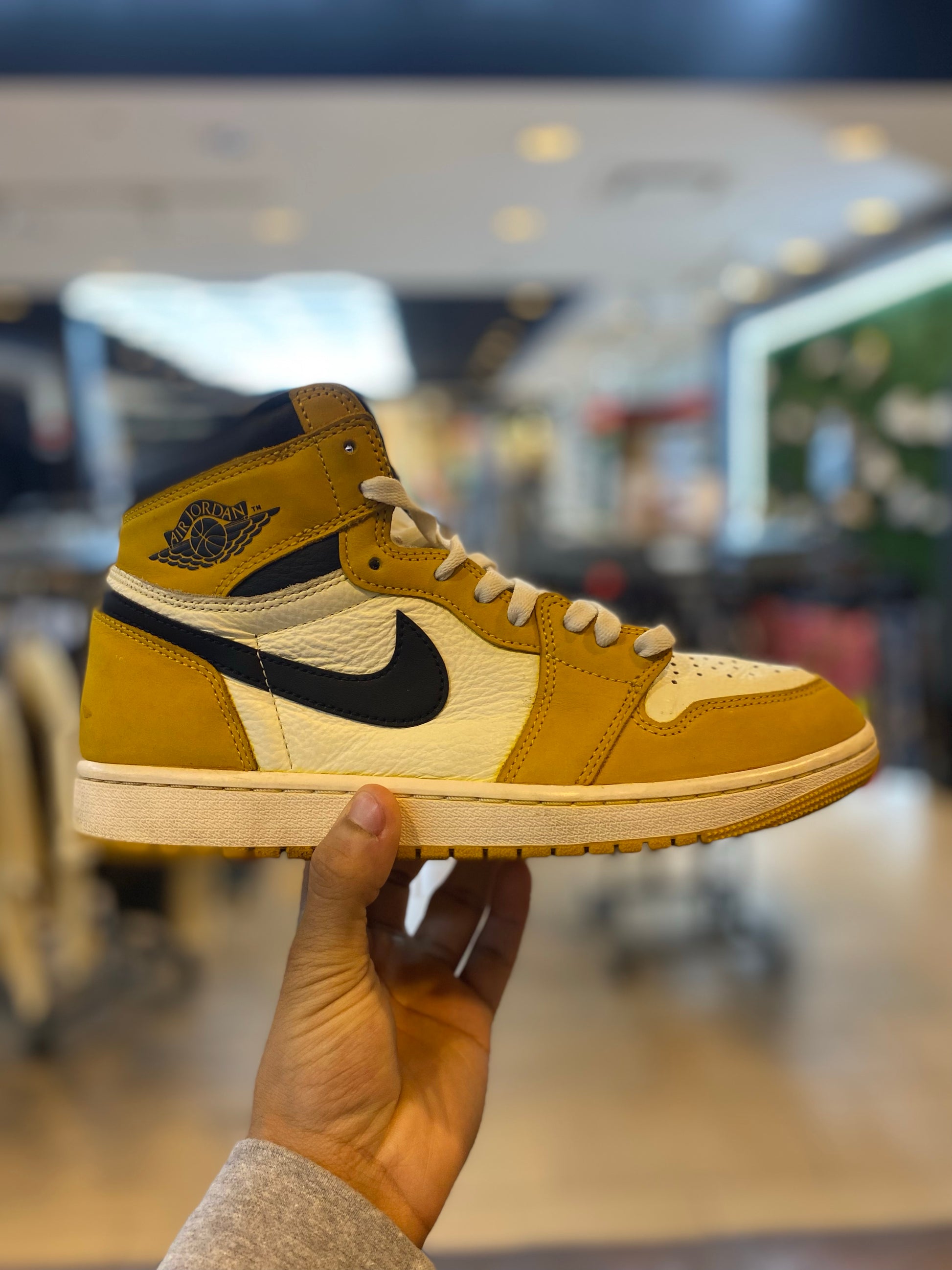 Jordan 1 Retro High OG Yellow Ochre PRE-OWNED