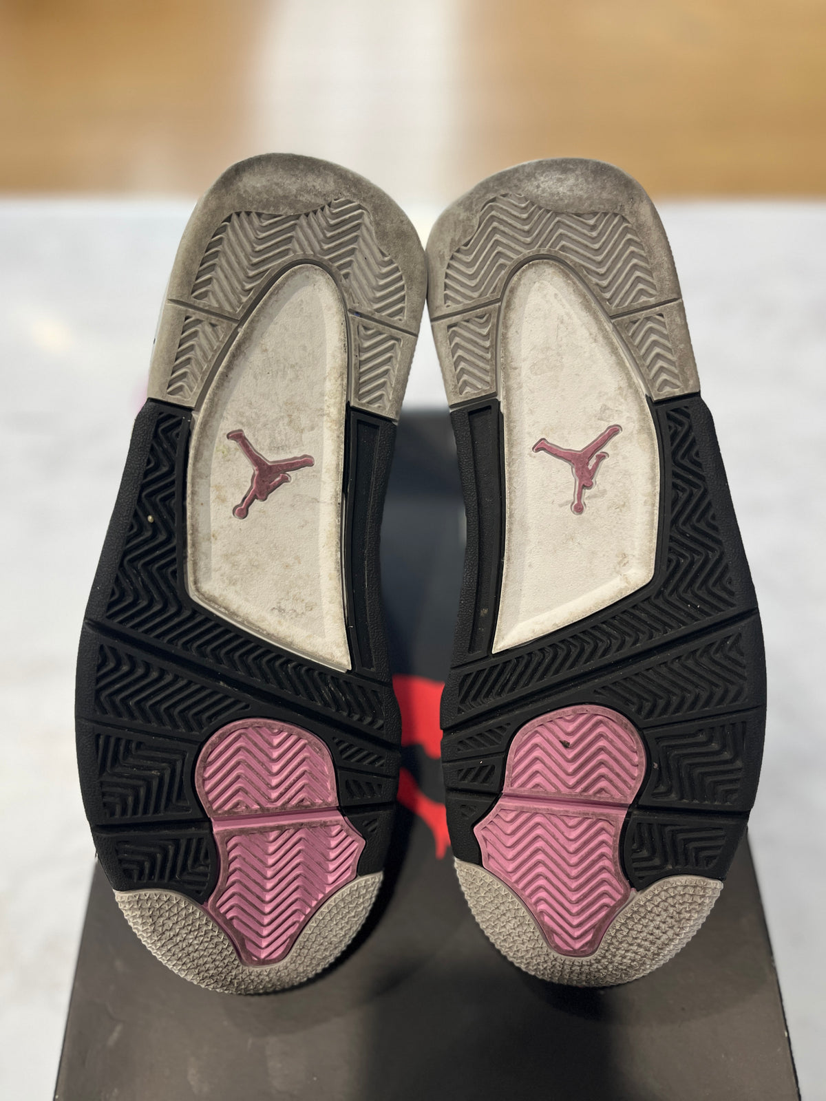Jordan 4 Retro Orchid (Women's) PRE-OWNED