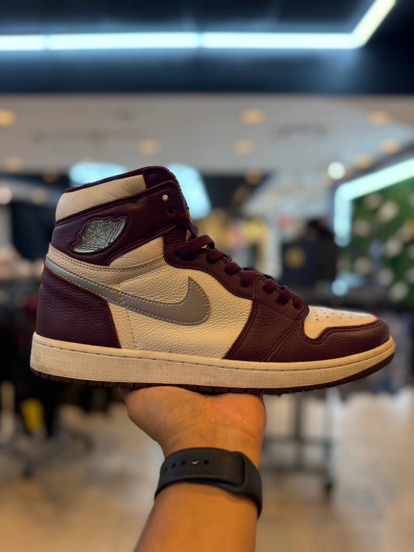 Jordan 1 Retro High OG Bordeaux PRE-OWNED