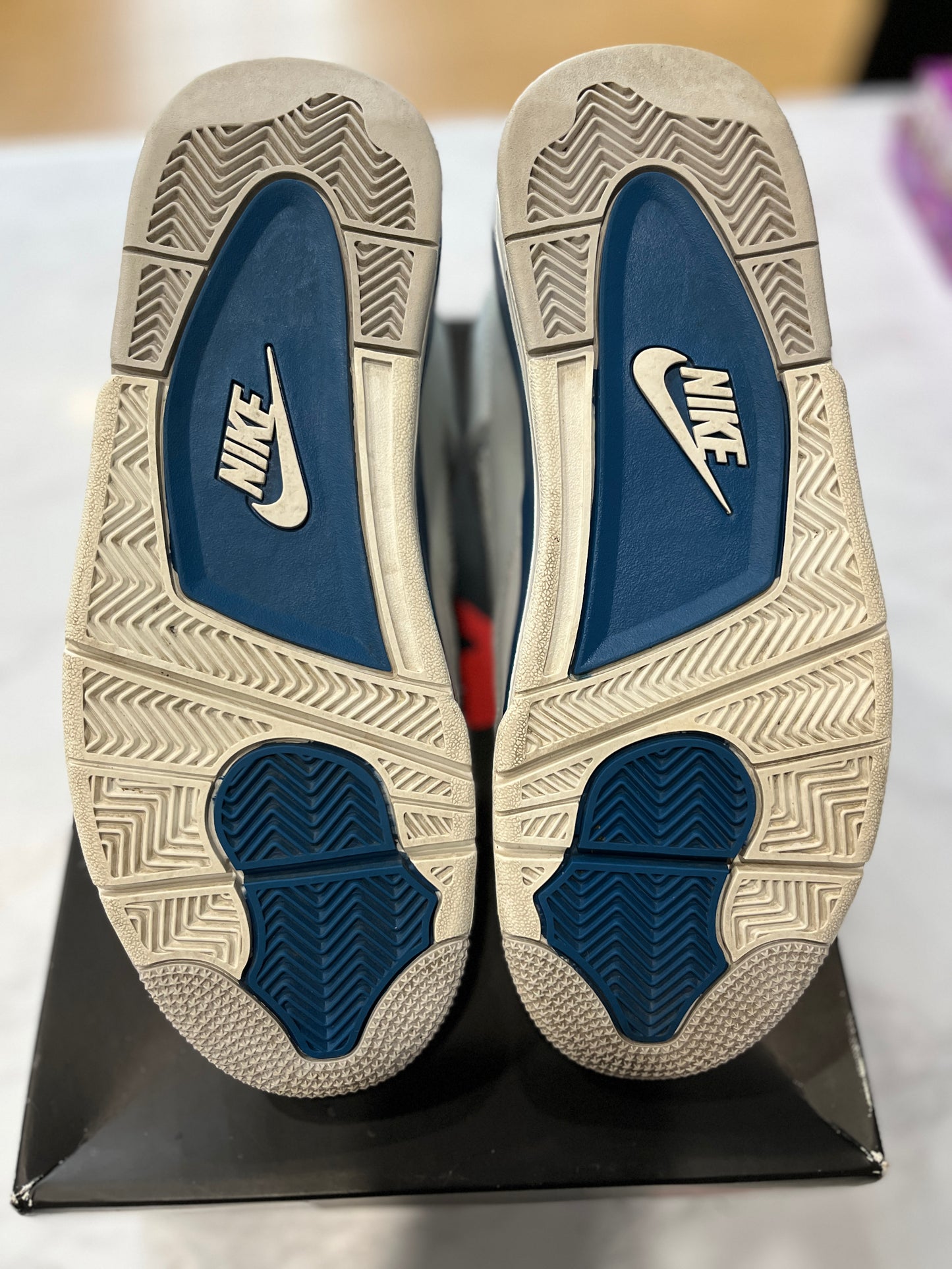 Jordan 4 Retro Military Blue (2024) PRE-OWNED