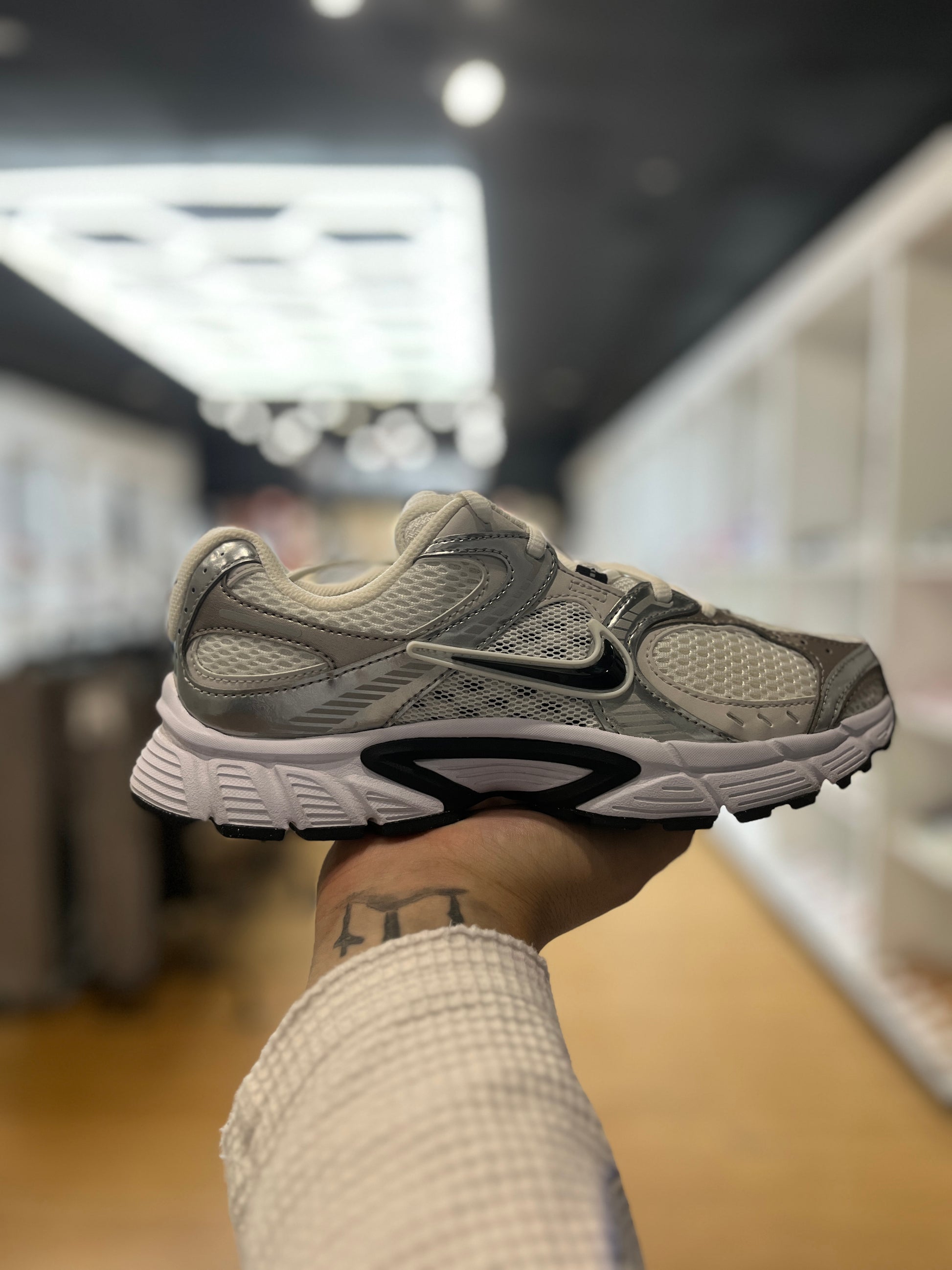 Nike V5 RNR White Vast Grey Metallic Silver Black (Women's) PRE-OWNED