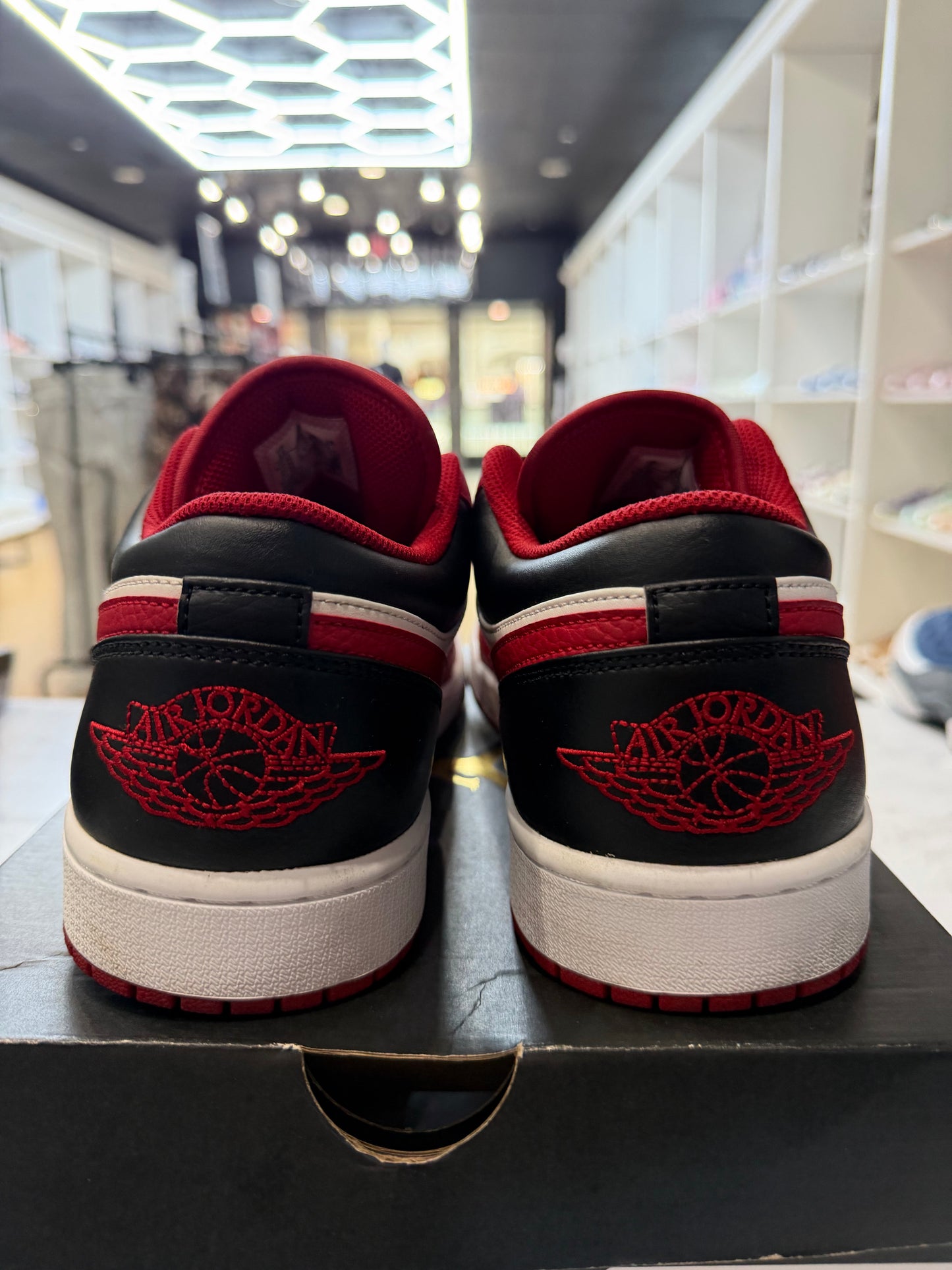 Jordan 1 Low Bulls PRE-OWNED