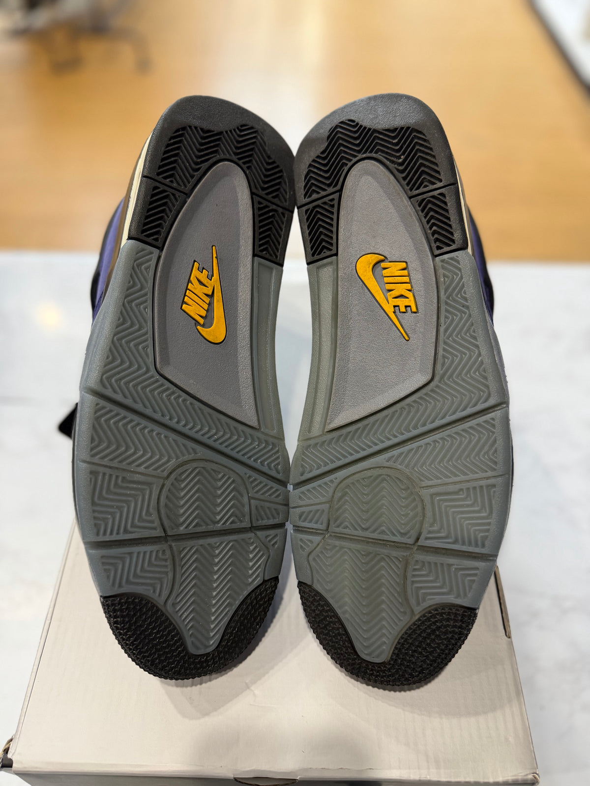 Jordan 4 Retro Lakers PRE-OWNED