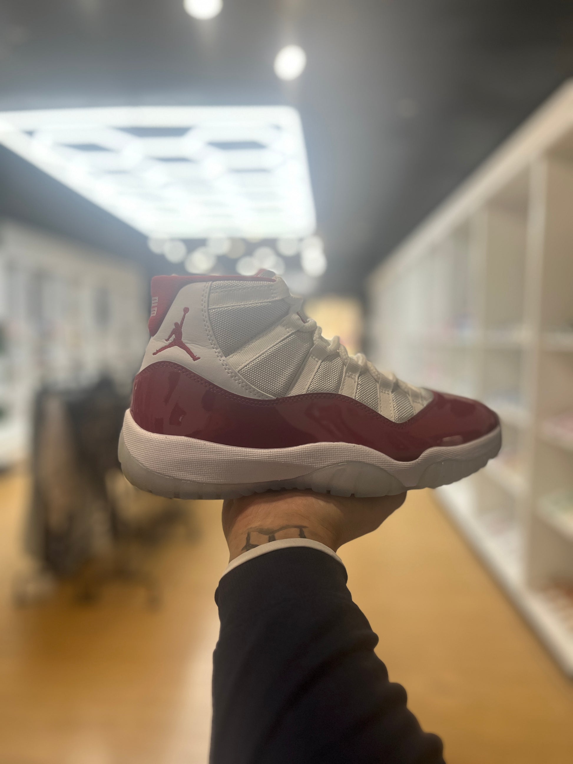Jordan 11 Retro Cherry (2022)PRE-OWNED