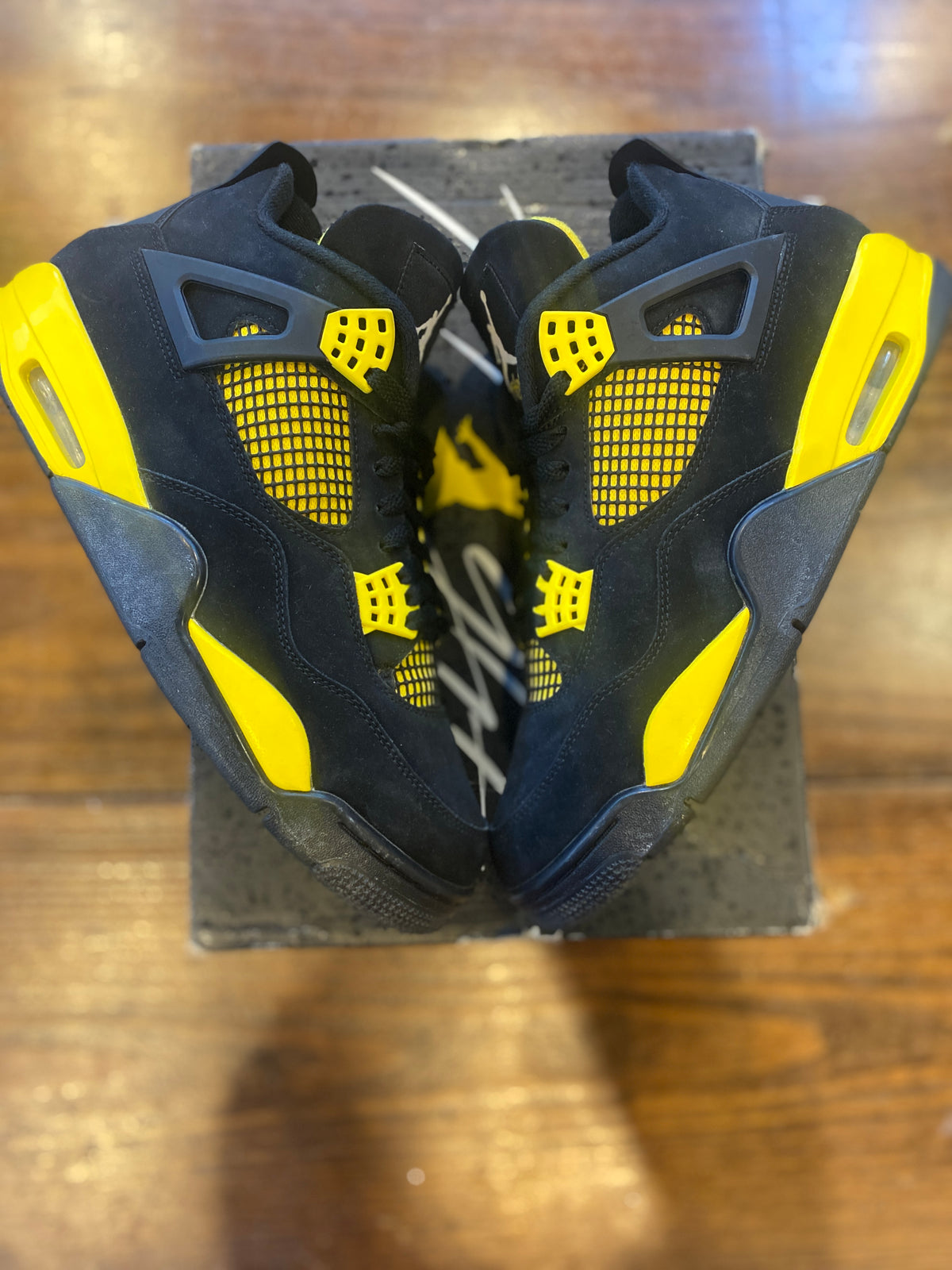 Jordan 4 Retro Thunder (2023) PRE-OWNED