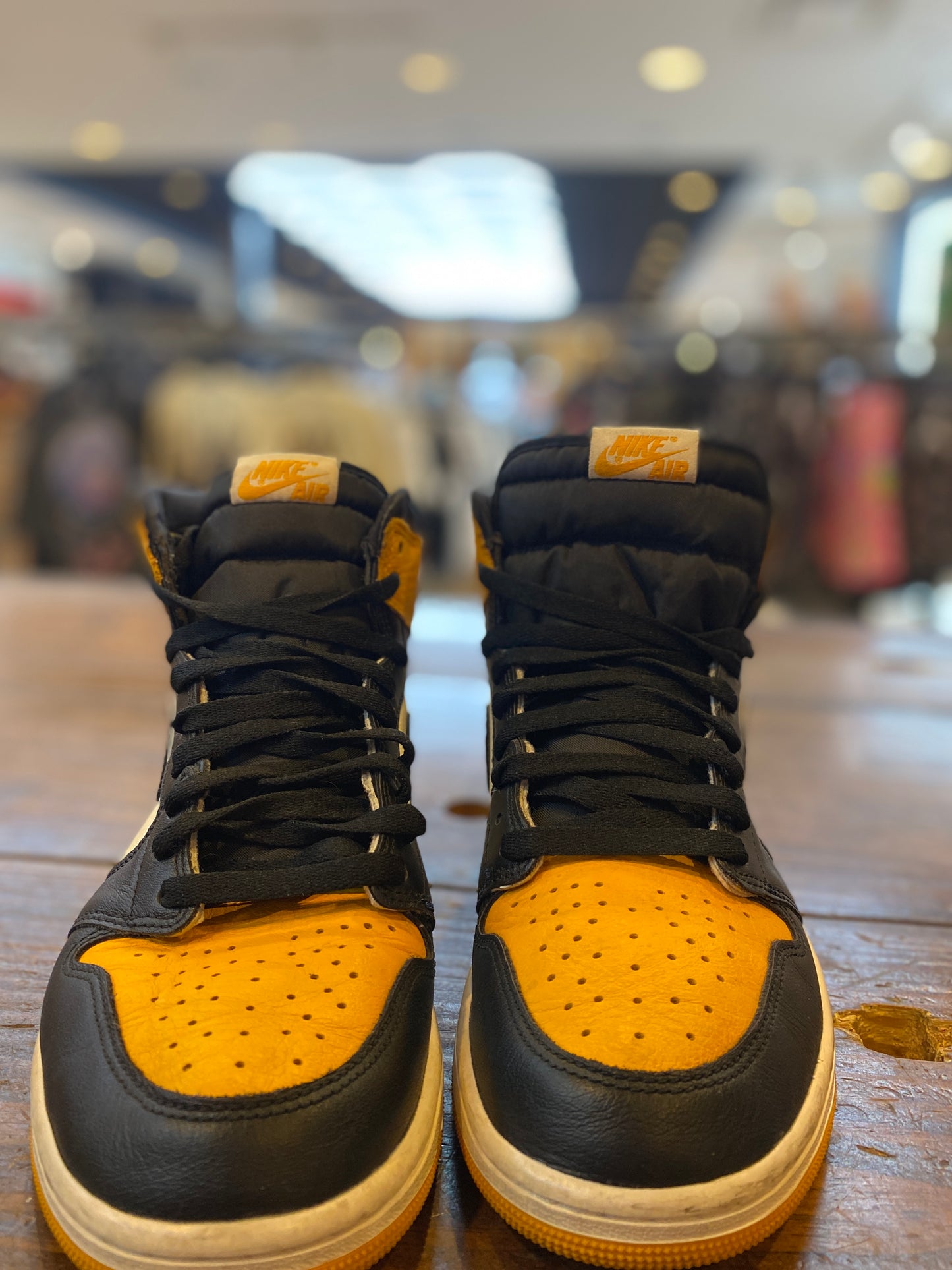 Jordan 1 Retro High OG Taxi PRE-OWNED