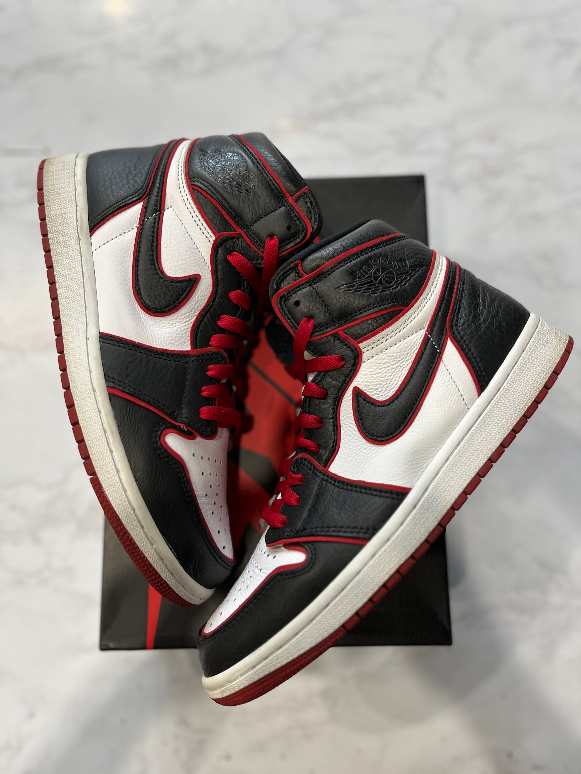 Jordan 1 Retro High Bloodline PRE-OWNED