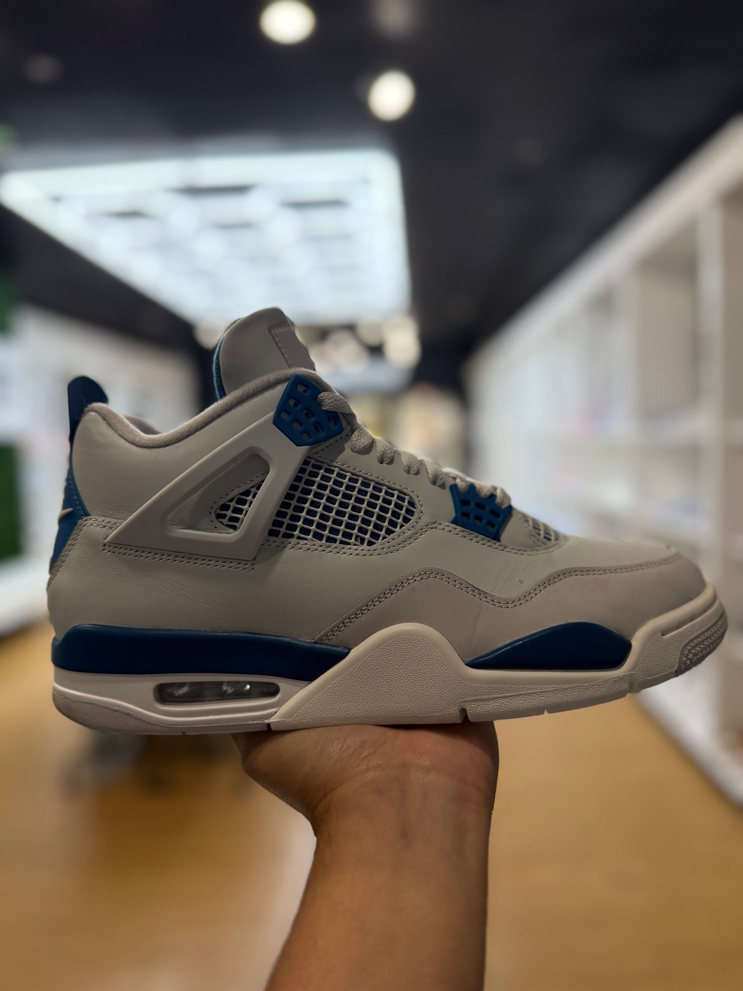 Jordan 4 Retro Military Blue (2024) PRE-OWNED