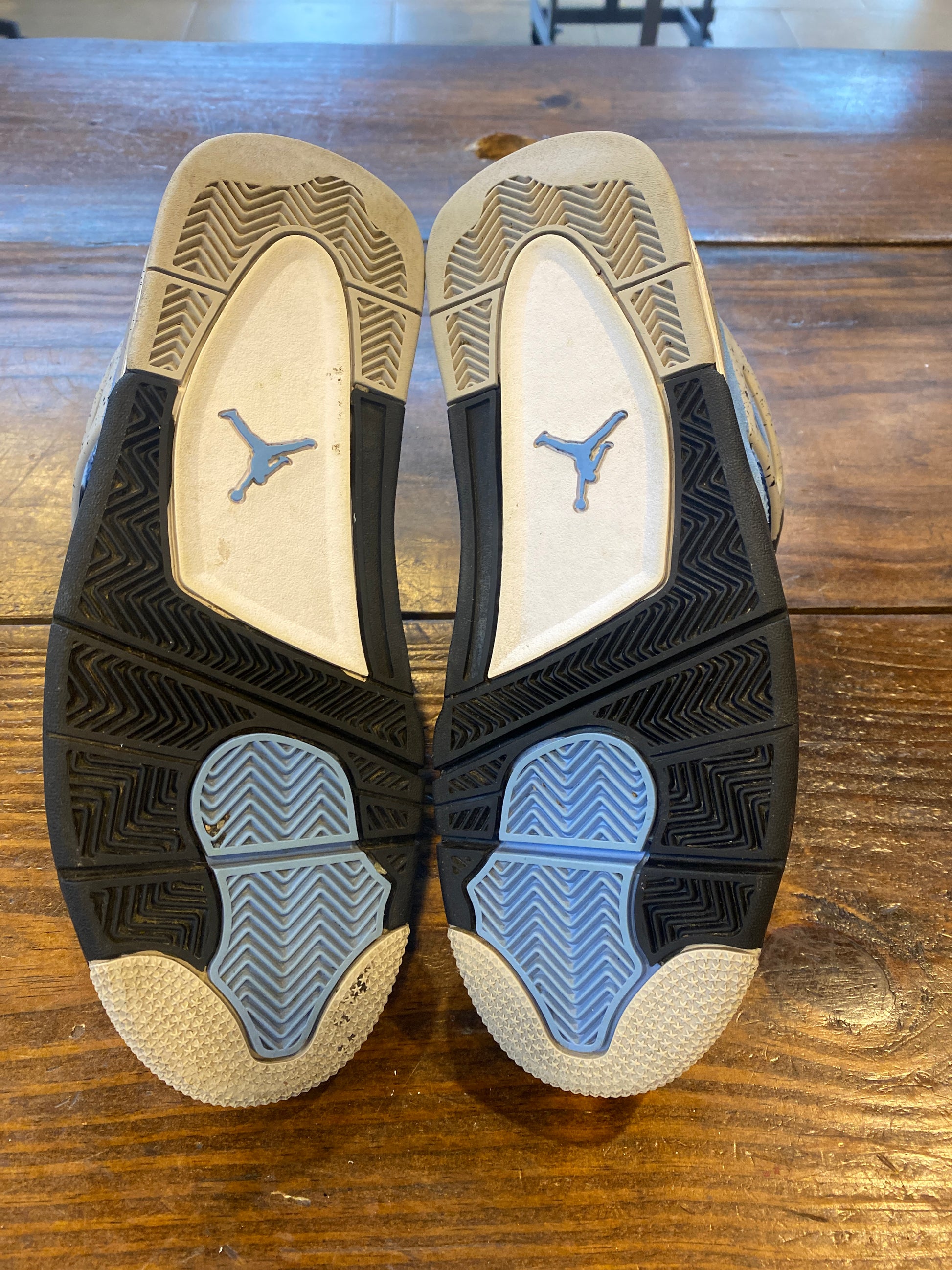 Jordan 4 Retro University Blue PRE-OWNED